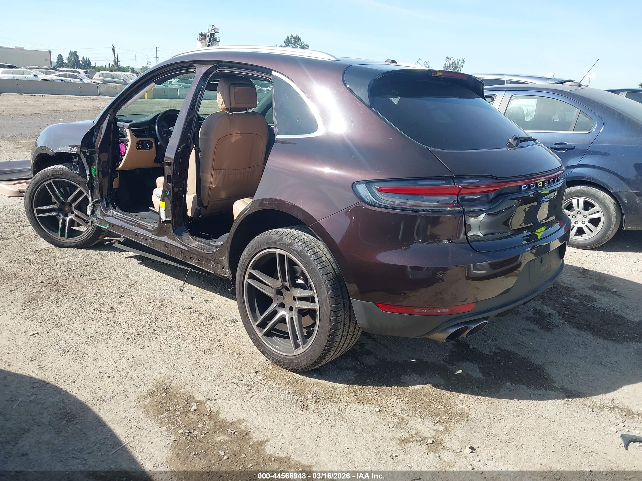 PORSCHE MACAN image 3