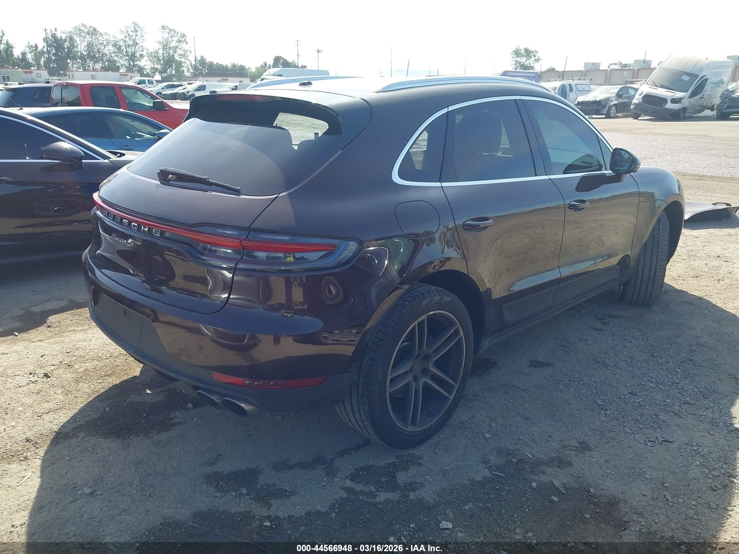 PORSCHE MACAN image 4