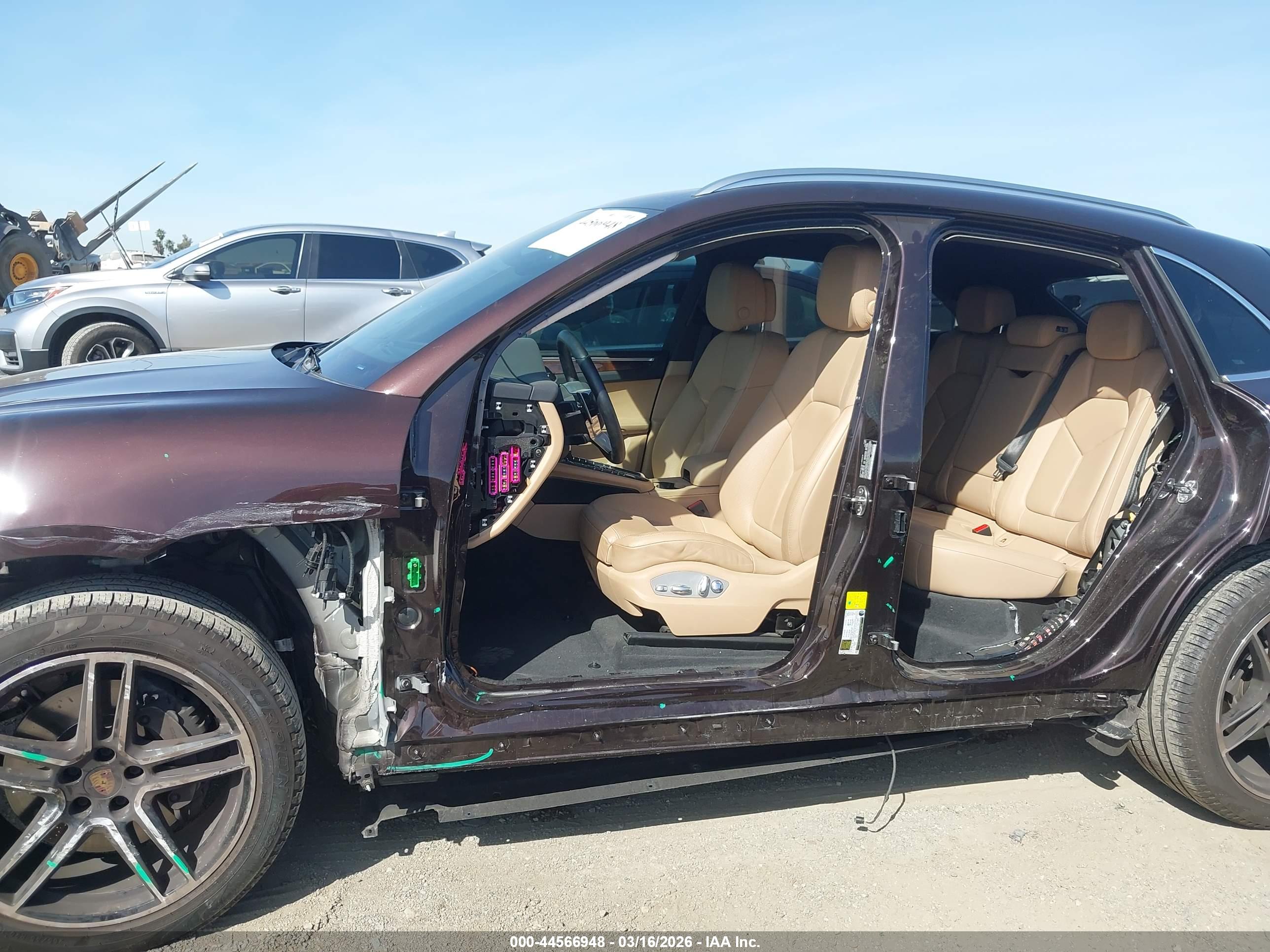 PORSCHE MACAN image 6