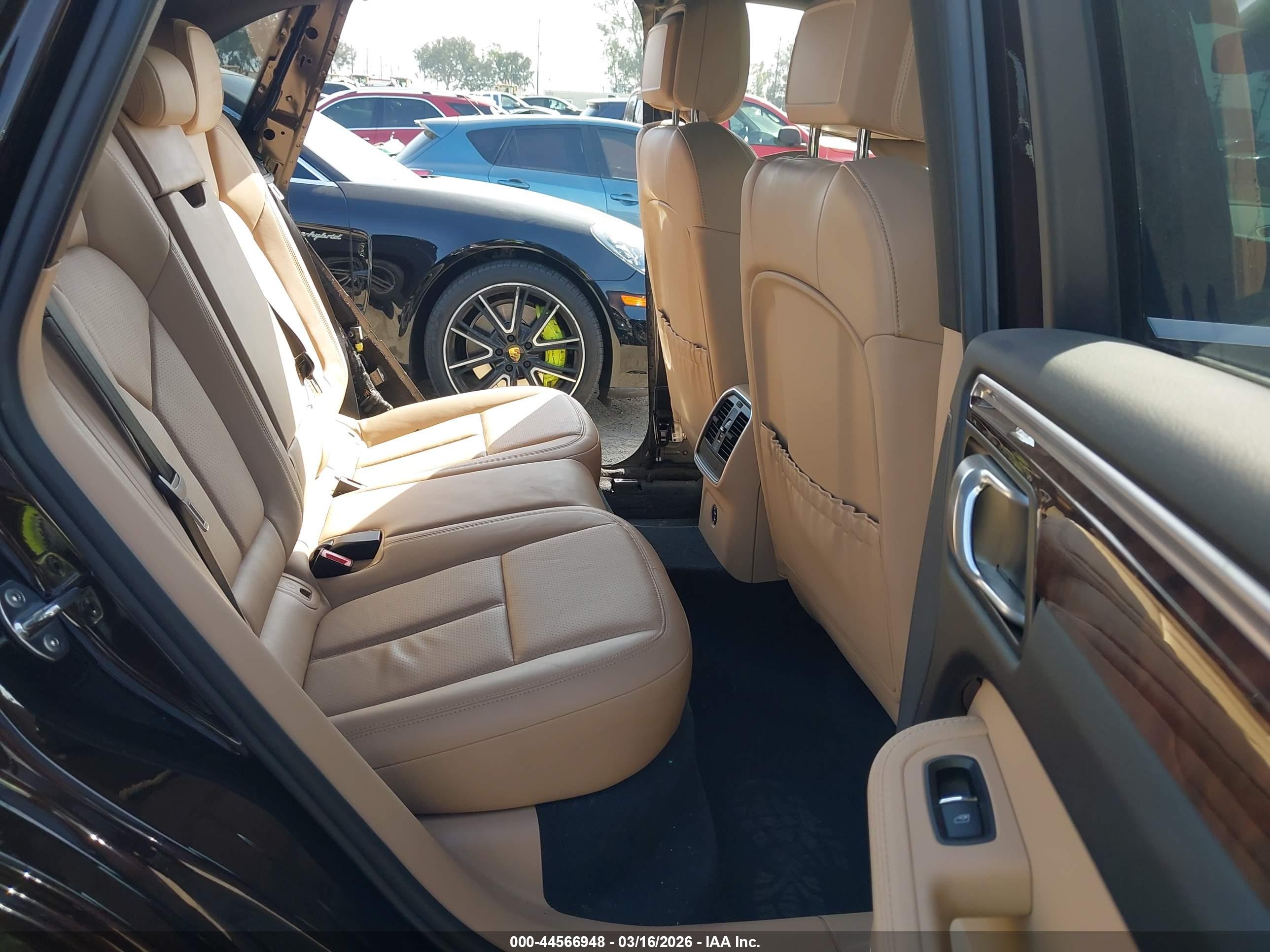 PORSCHE MACAN image 8