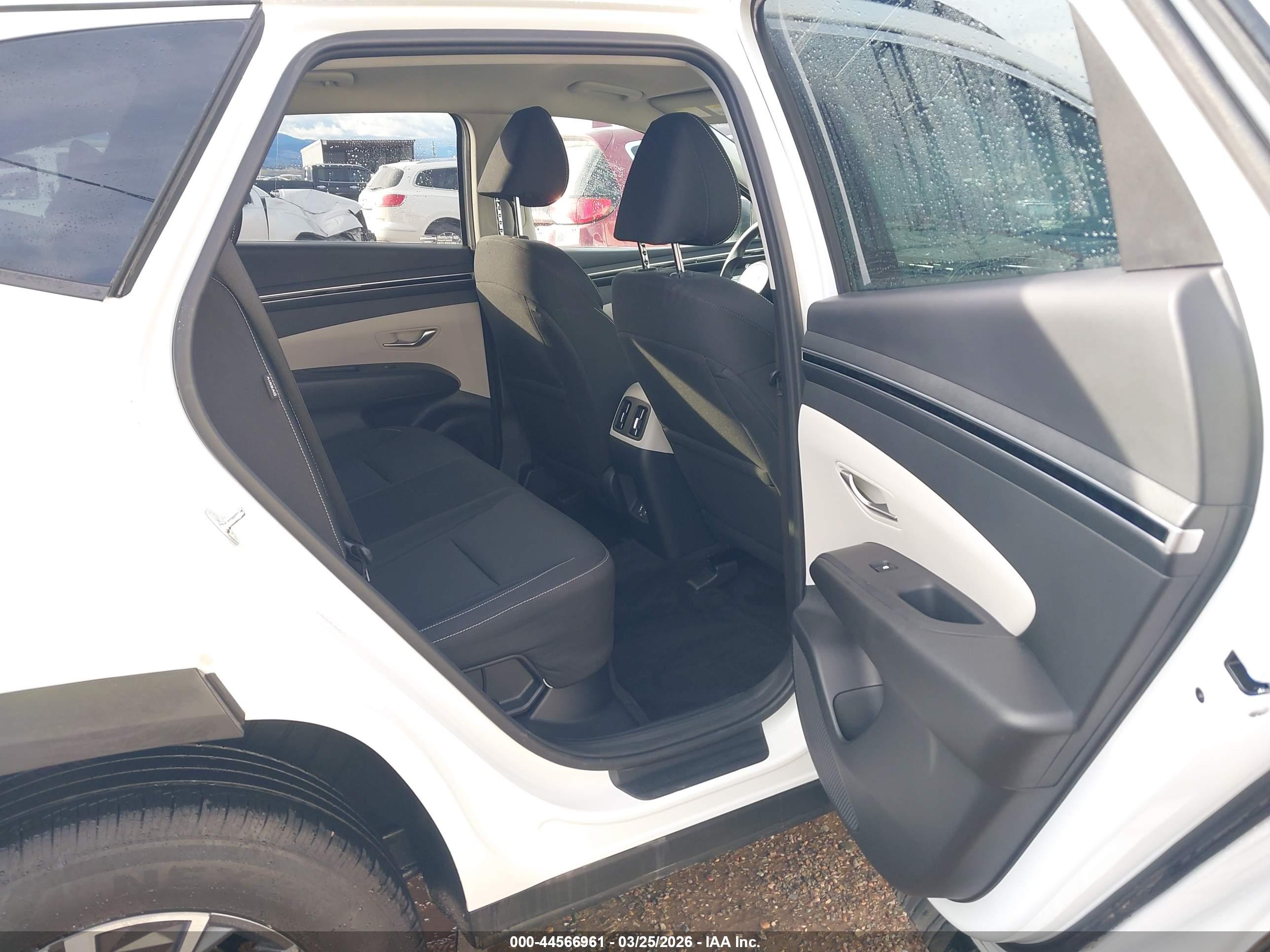 HYUNDAI TUCSON image 8
