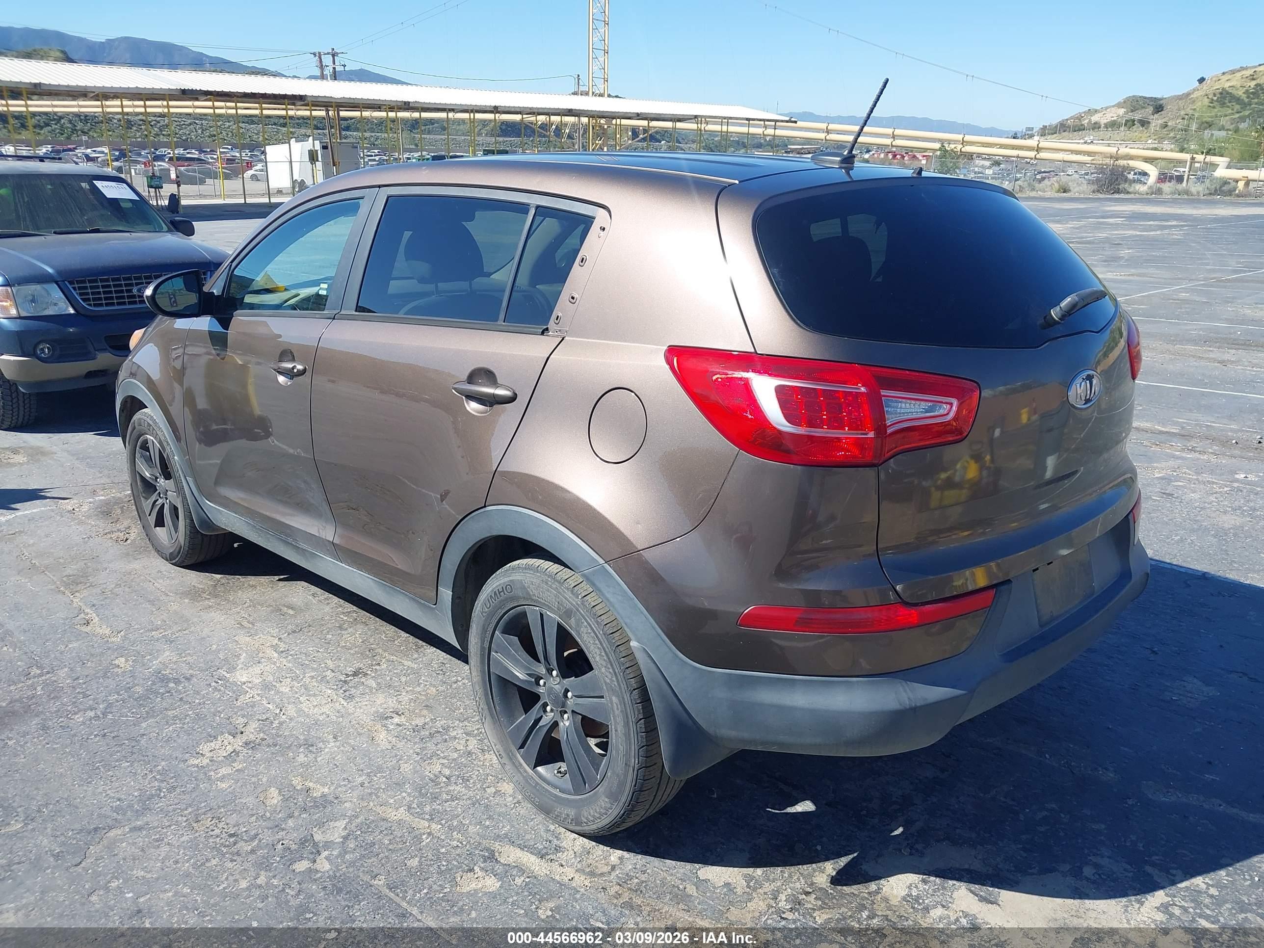 KIA SPORTAGE image 3