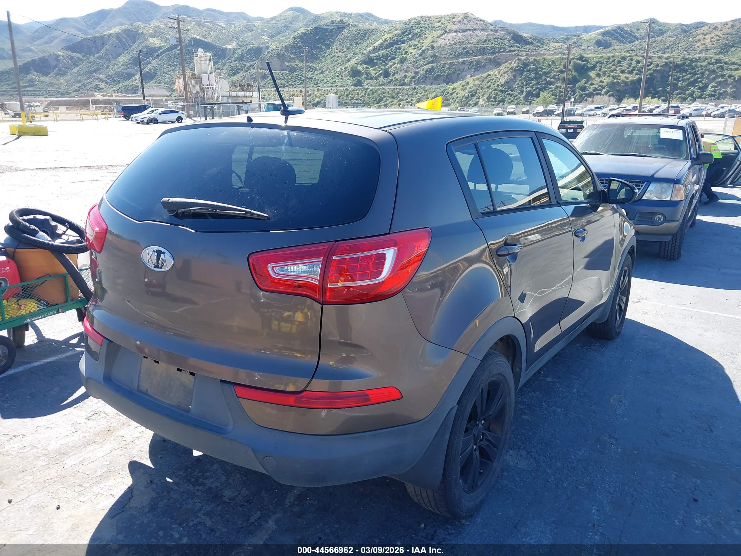 KIA SPORTAGE image 4