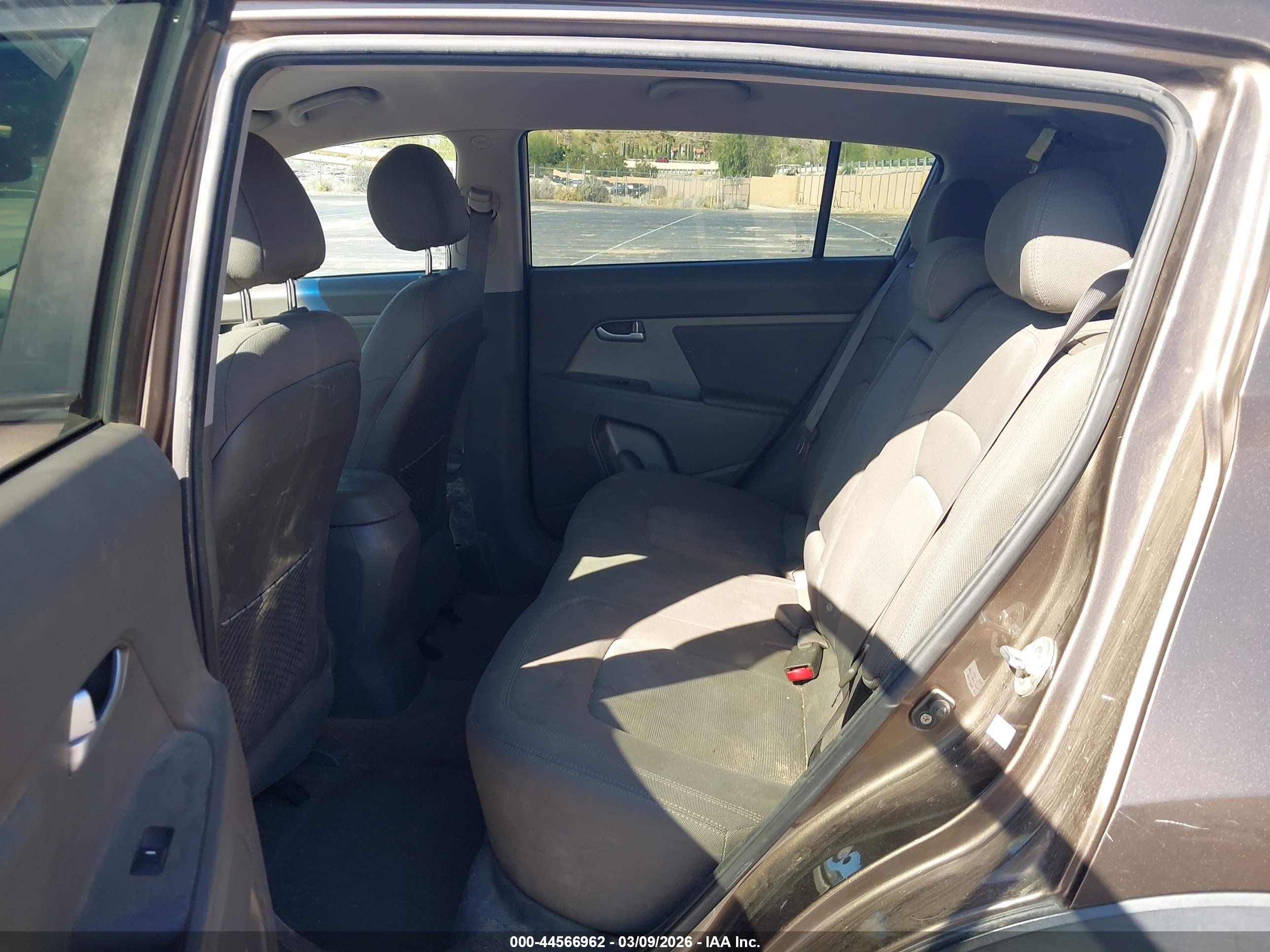 KIA SPORTAGE image 8
