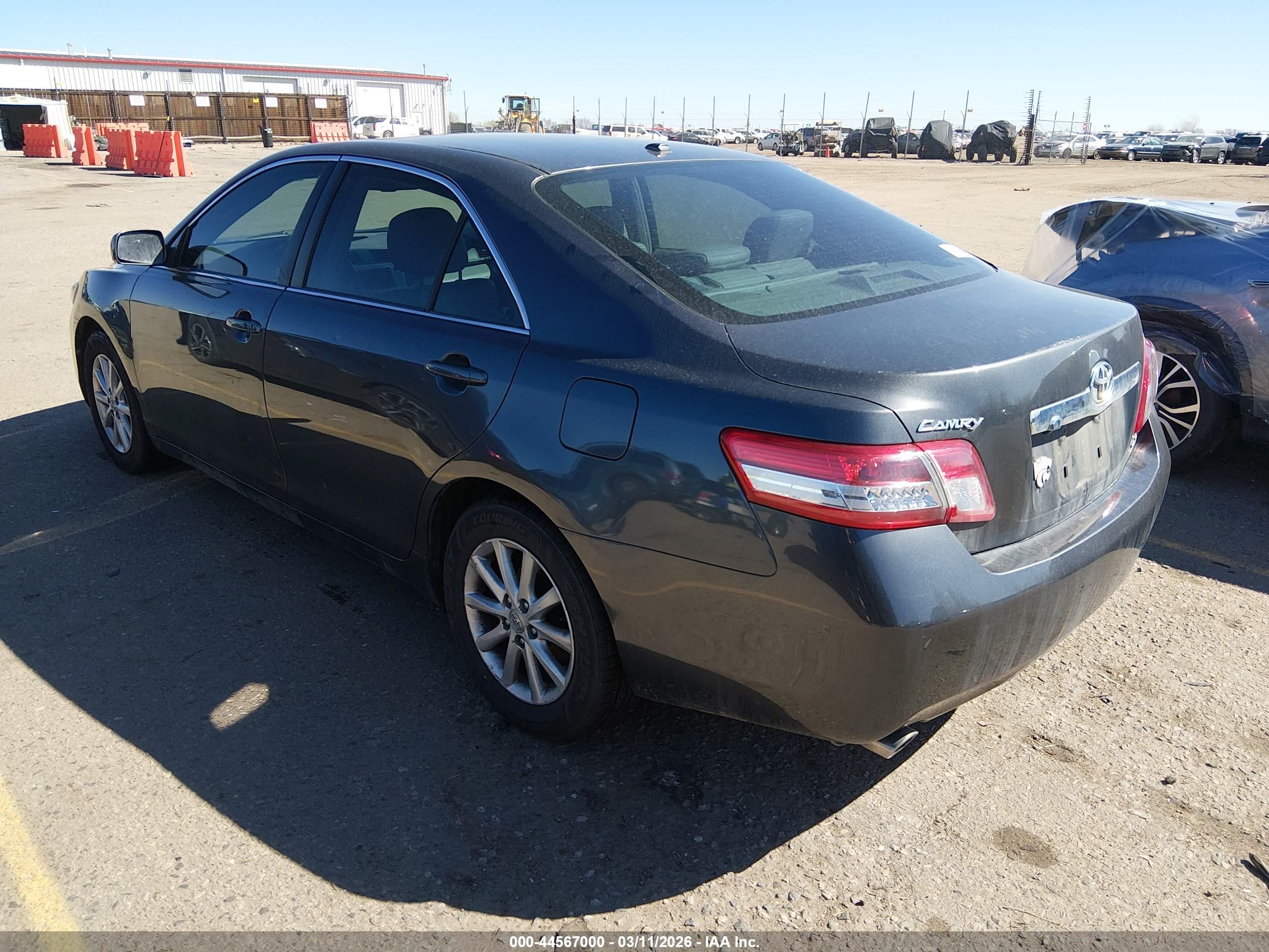 TOYOTA CAMRY image 3