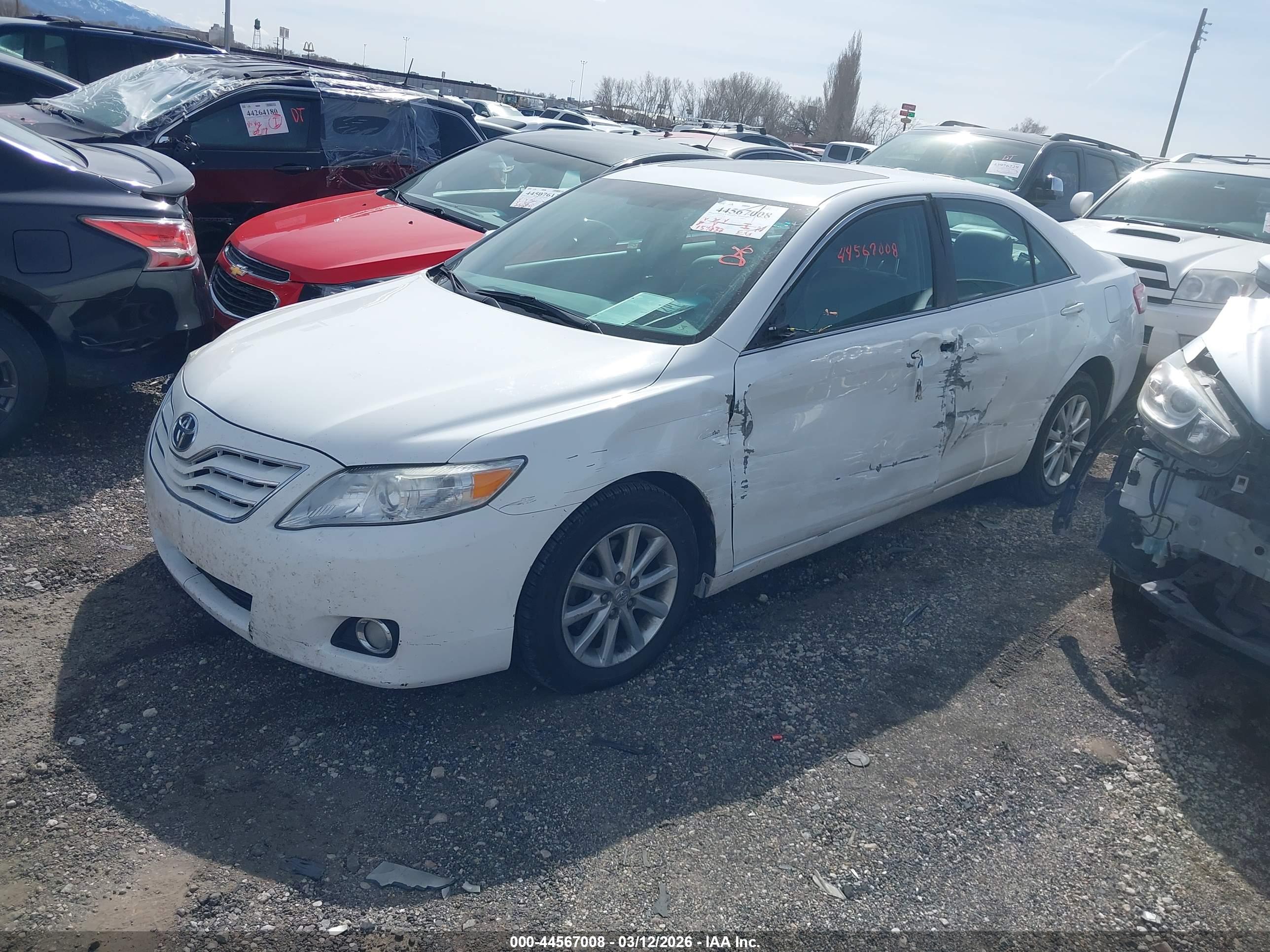TOYOTA CAMRY image 2