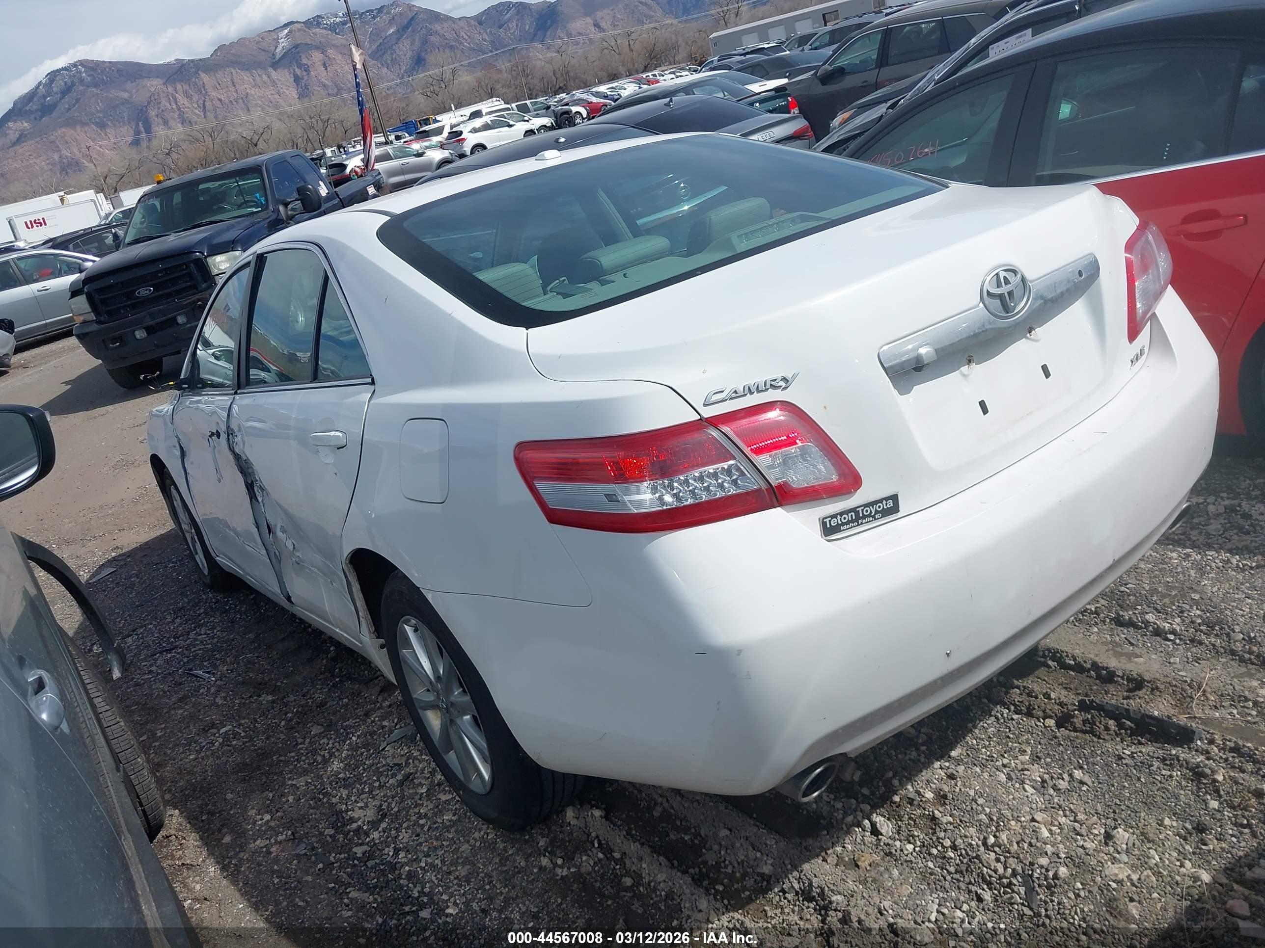 TOYOTA CAMRY image 3
