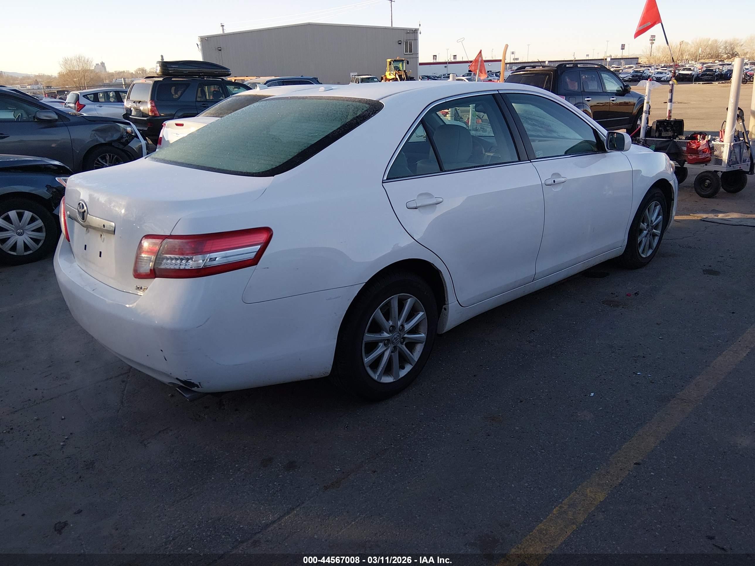 TOYOTA CAMRY image 4