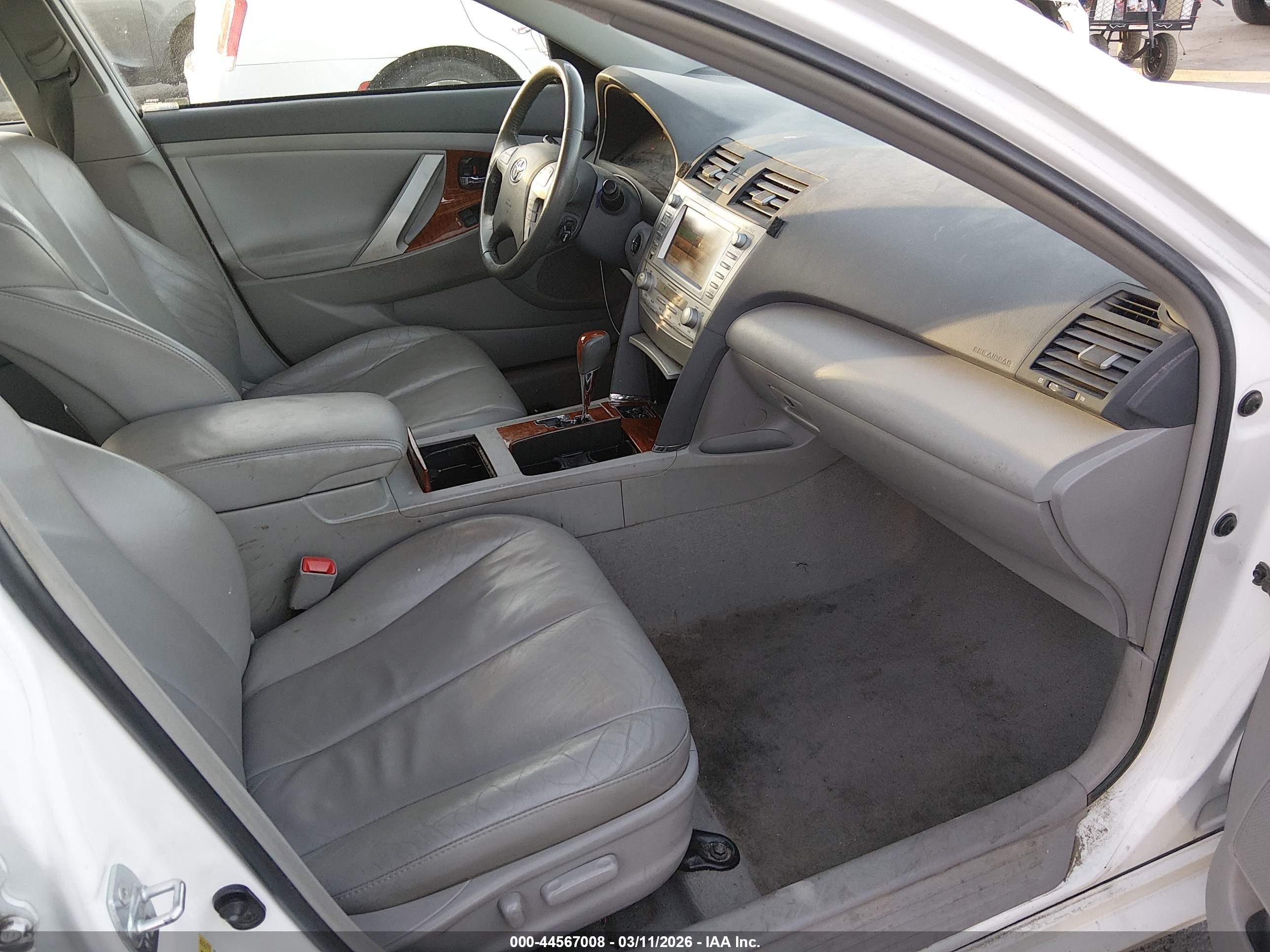 TOYOTA CAMRY image 5