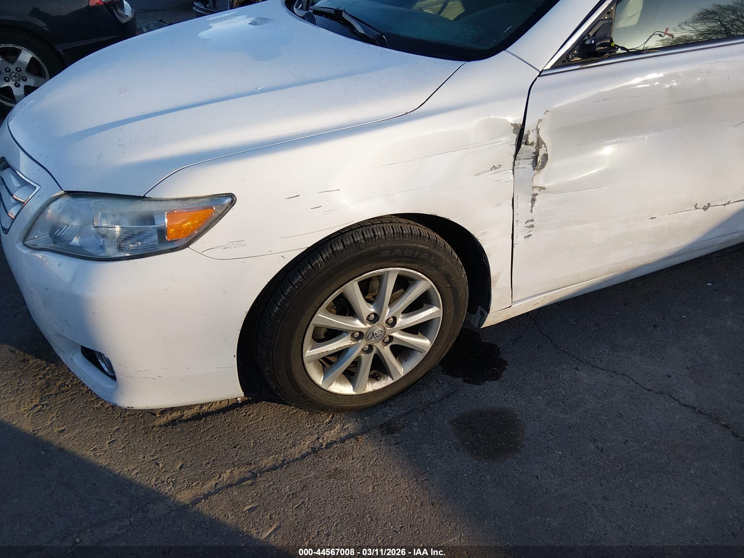 TOYOTA CAMRY image 6