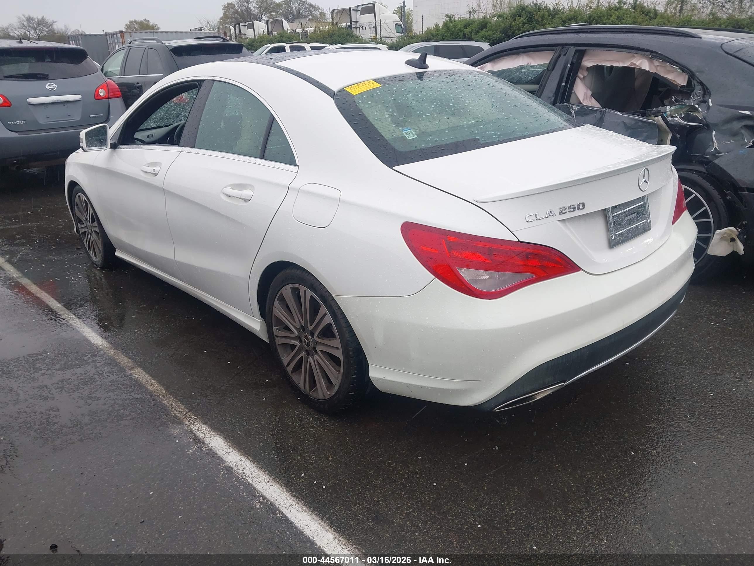 MERCEDES-BENZ CLA image 3