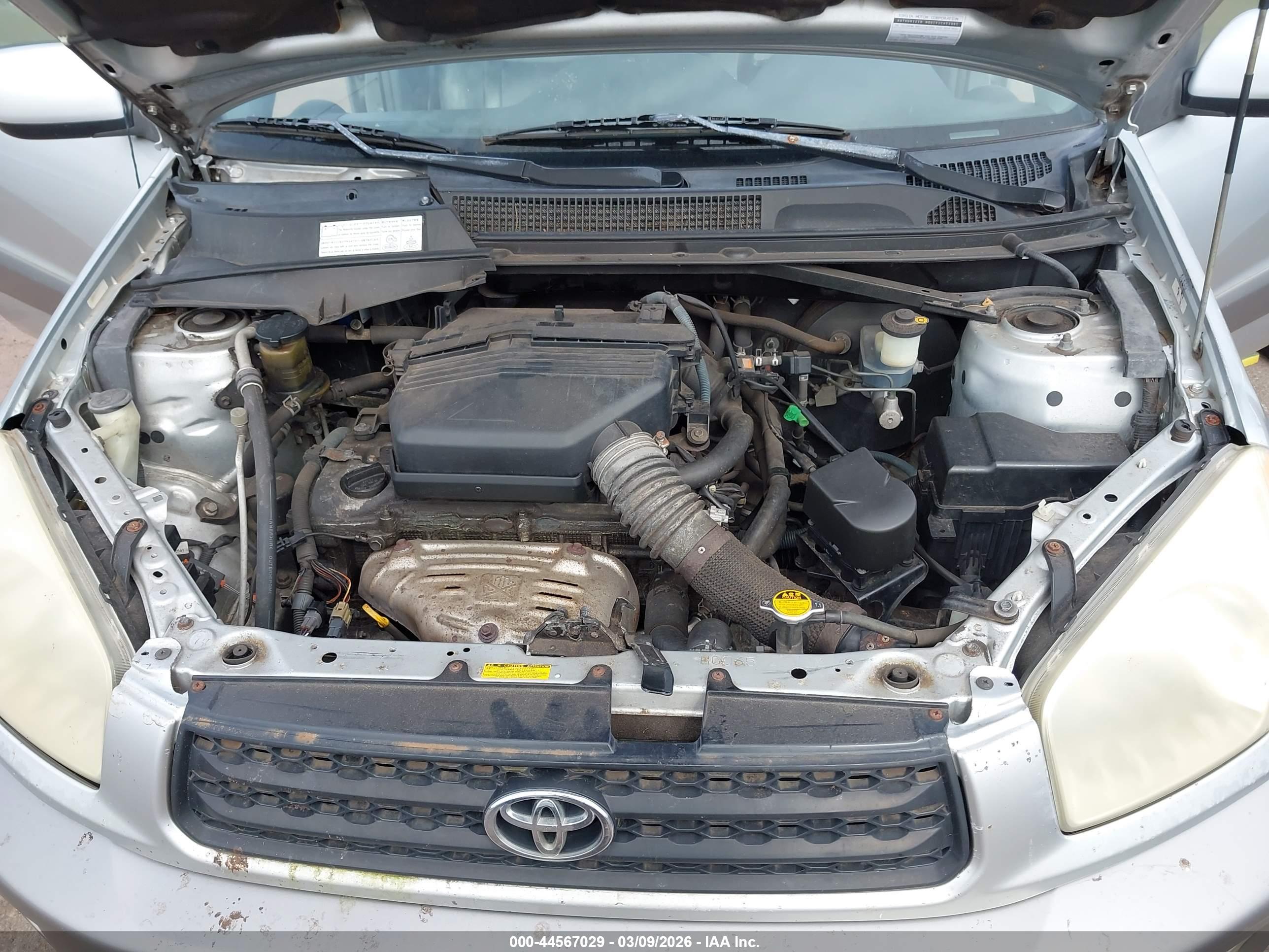 TOYOTA RAV4 image 10