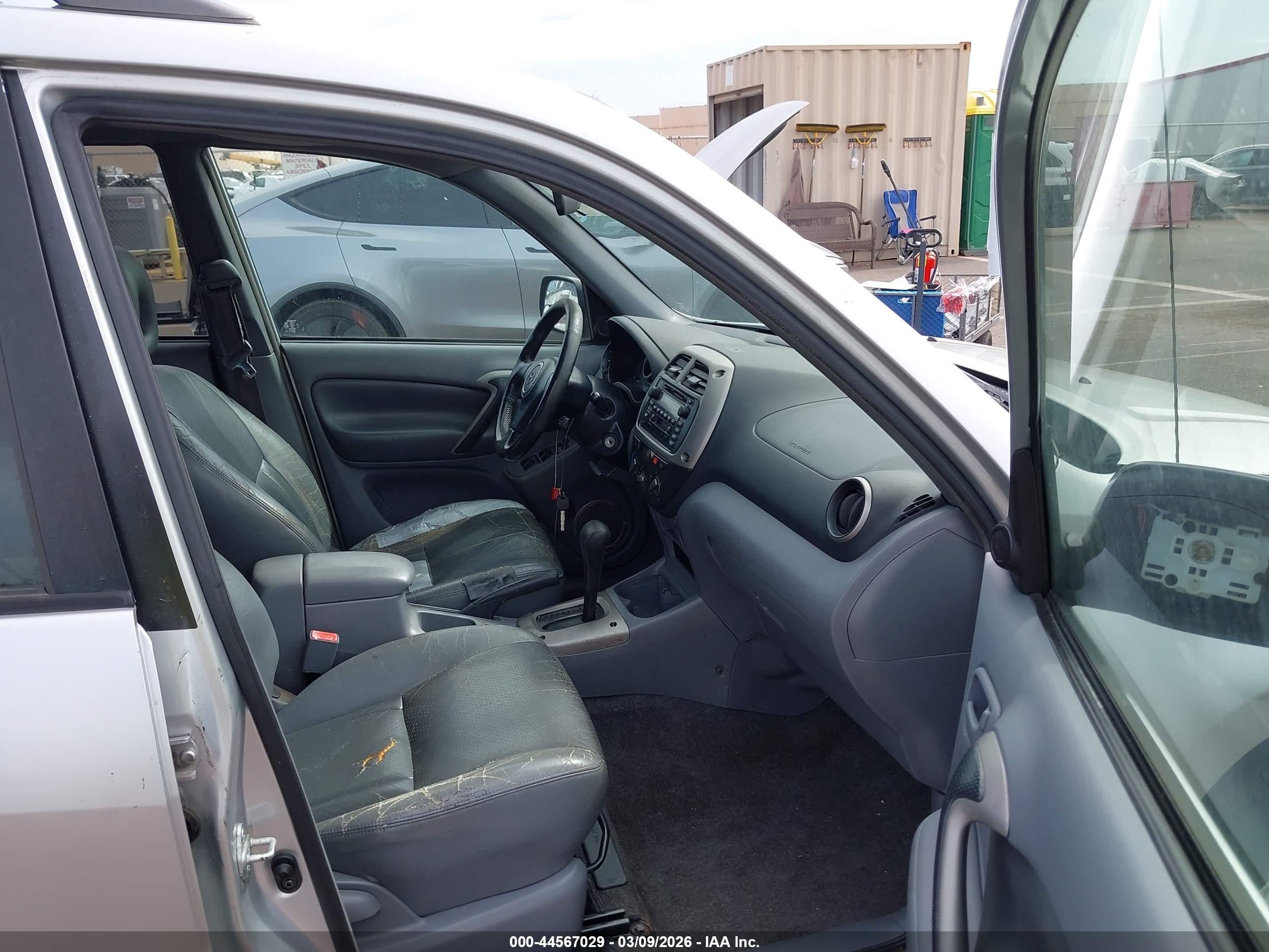 TOYOTA RAV4 image 5