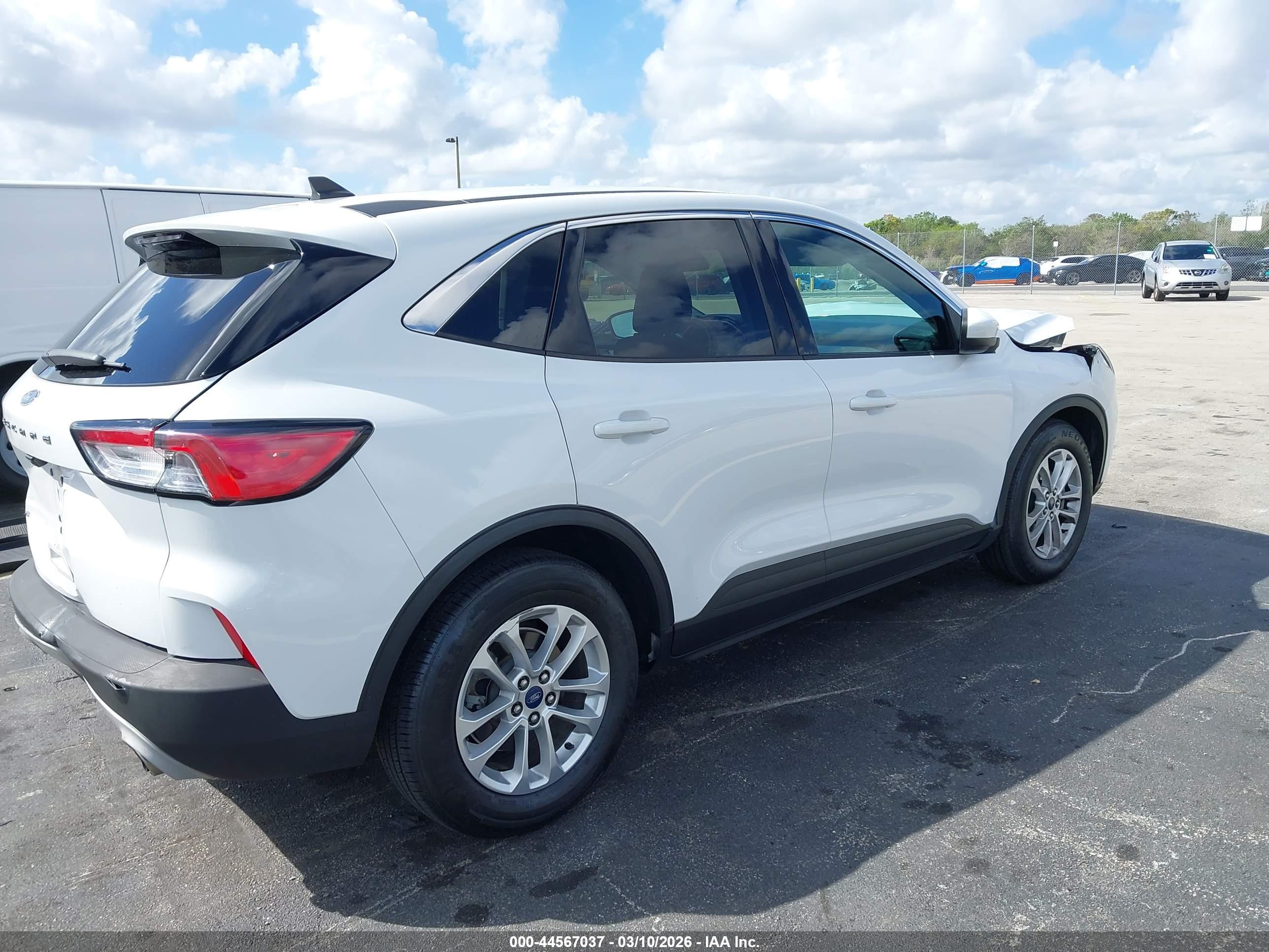 FORD ESCAPE image 4