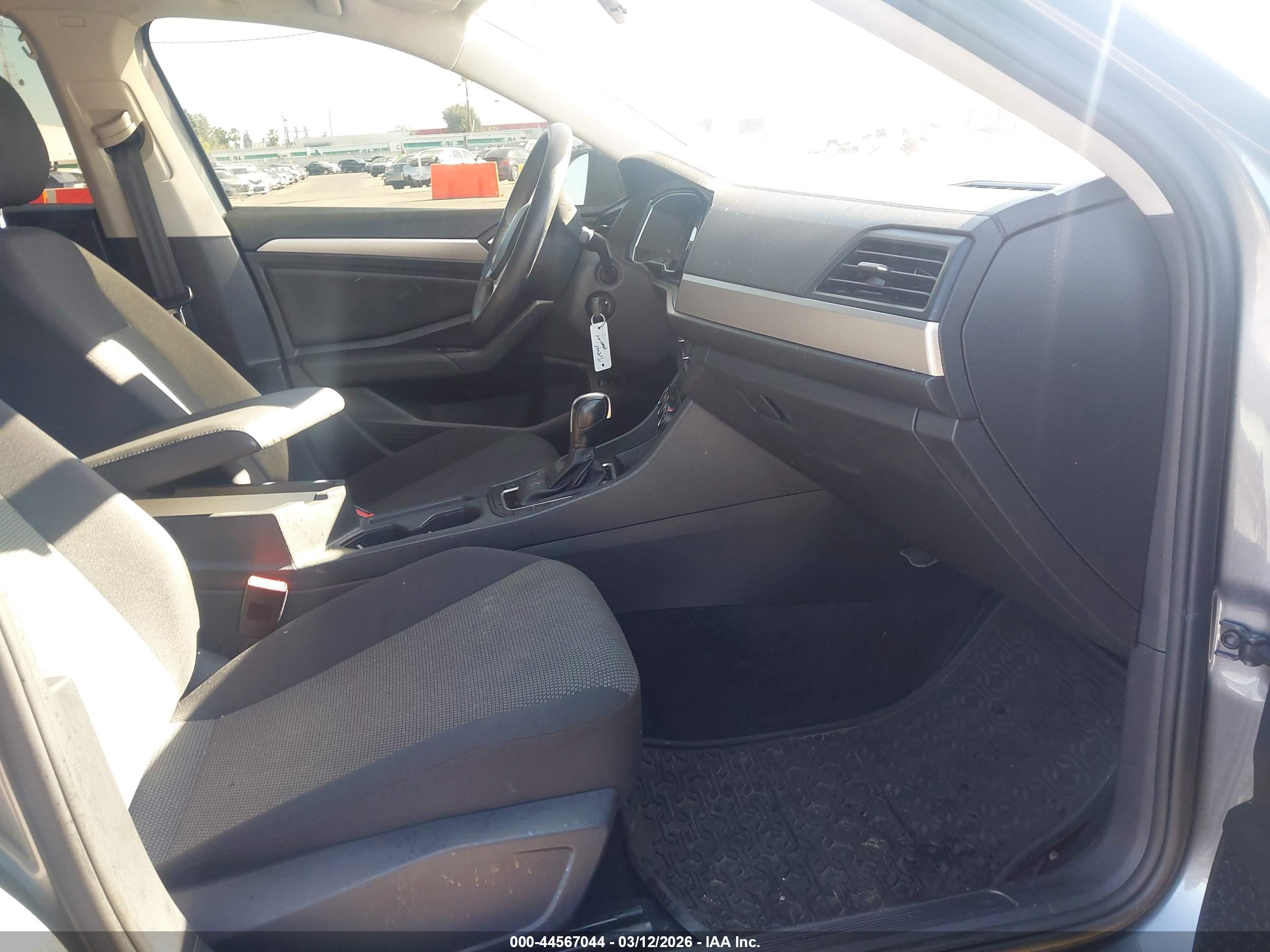 VOLKSWAGEN JETTA image 5