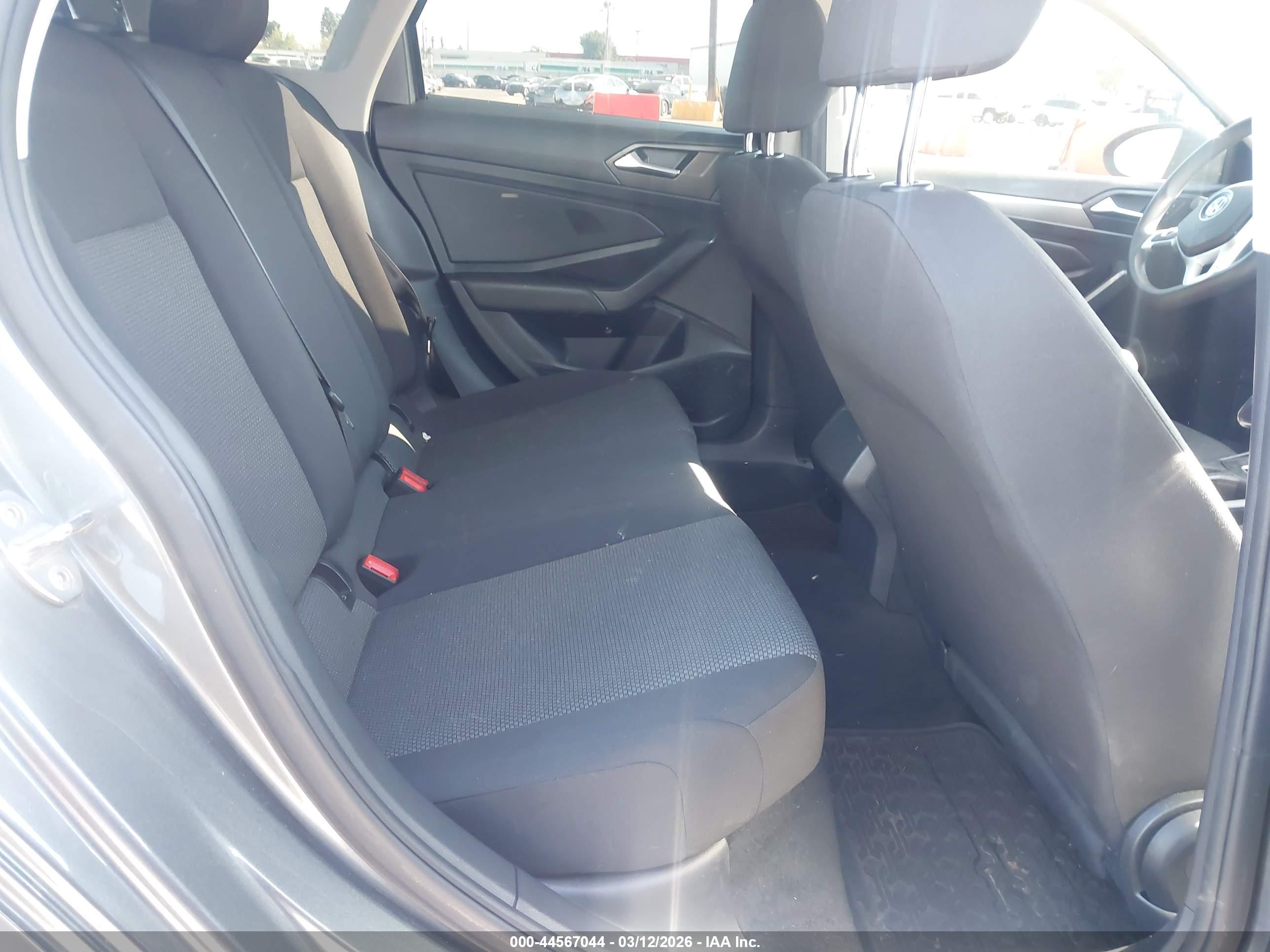 VOLKSWAGEN JETTA image 8