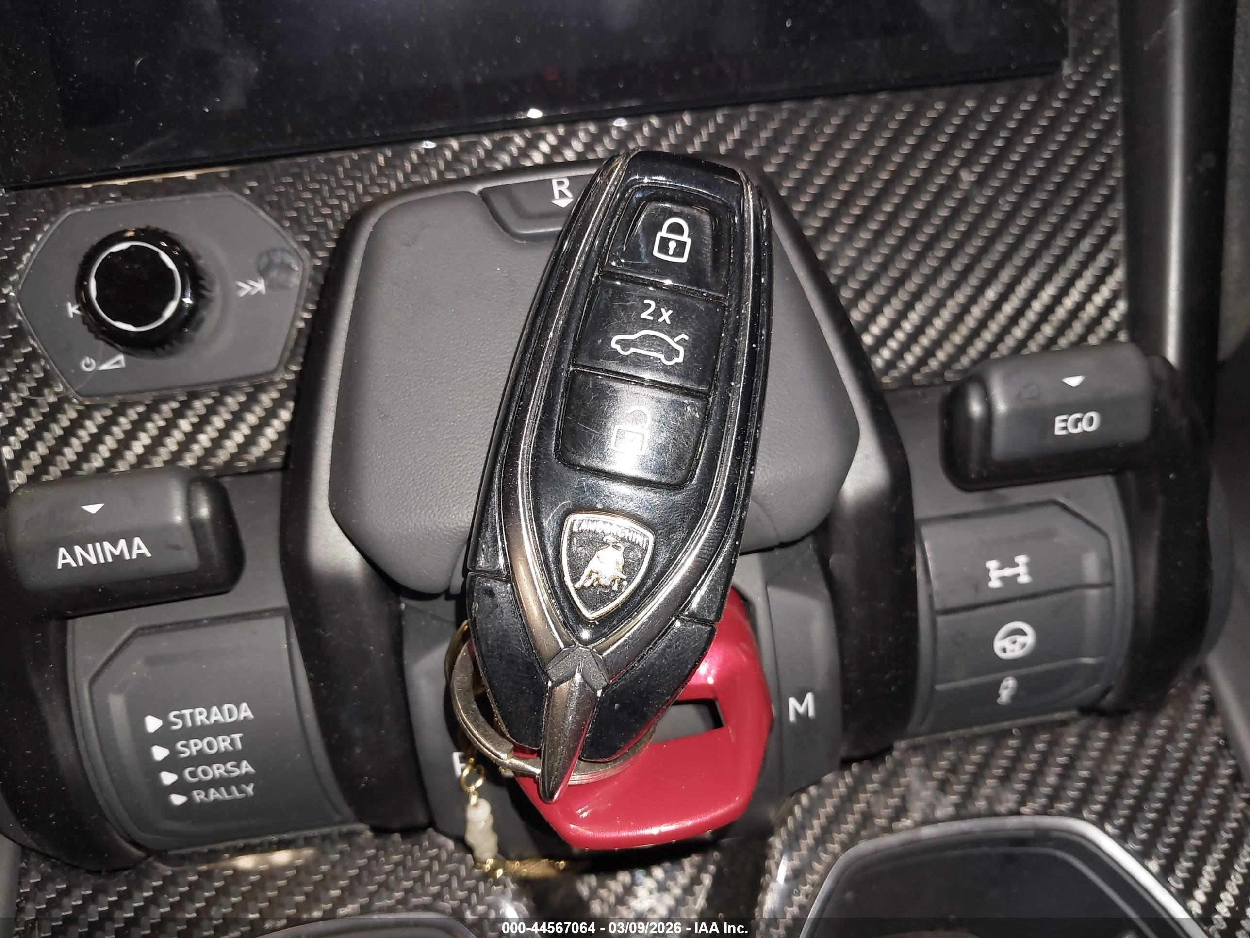 LAMBORGHINI URUS image 11