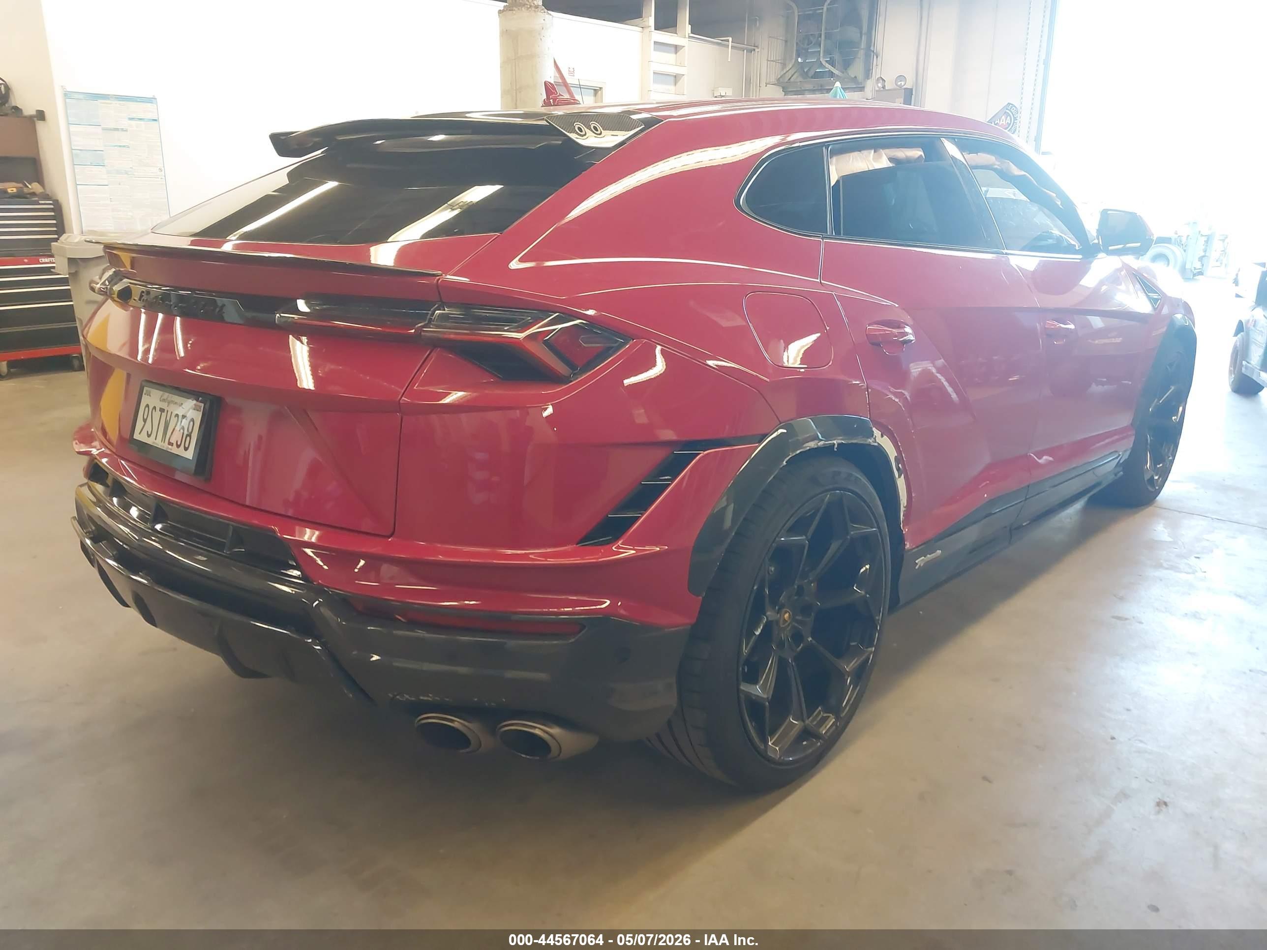 LAMBORGHINI URUS image 4