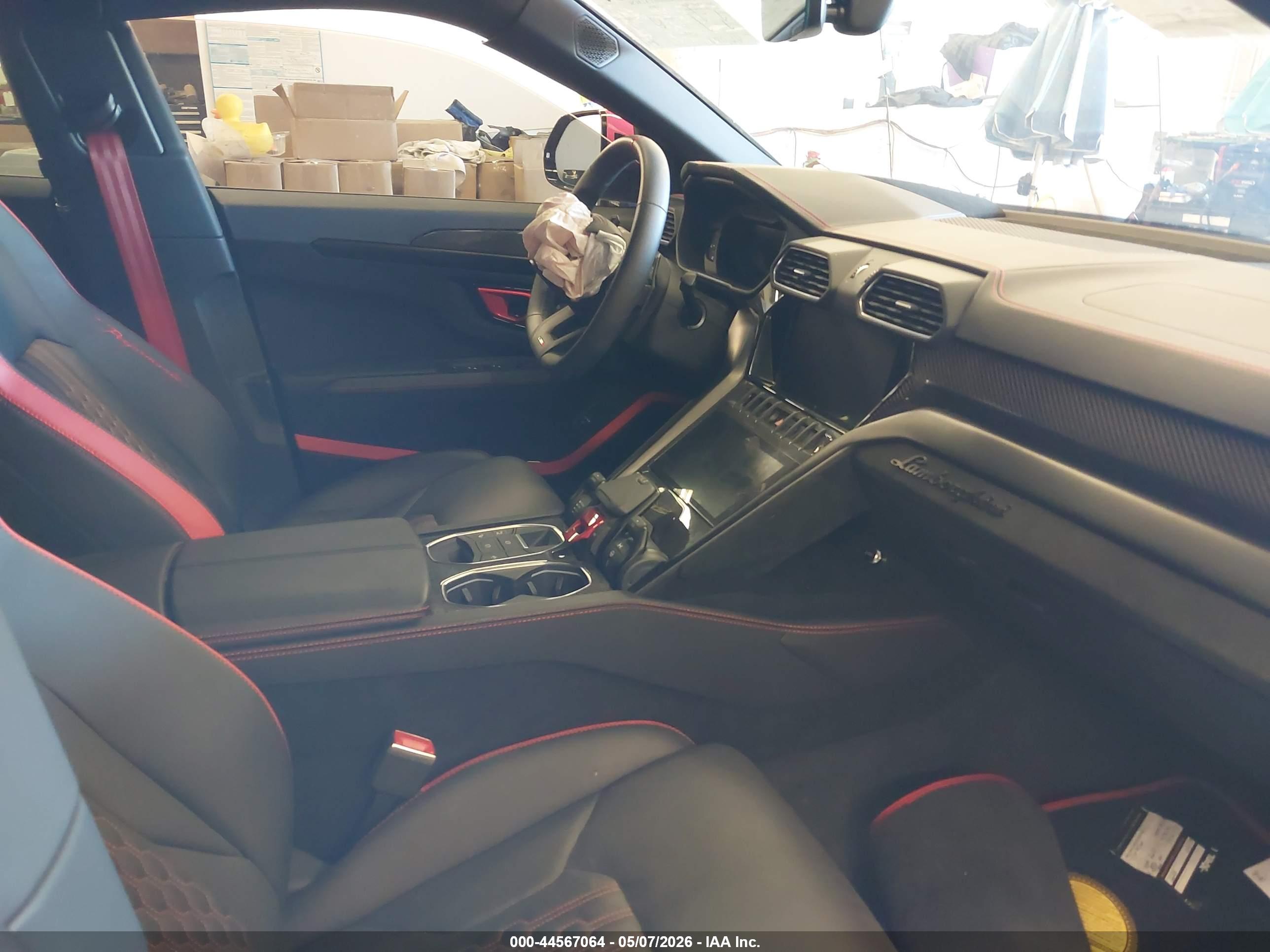 LAMBORGHINI URUS image 5