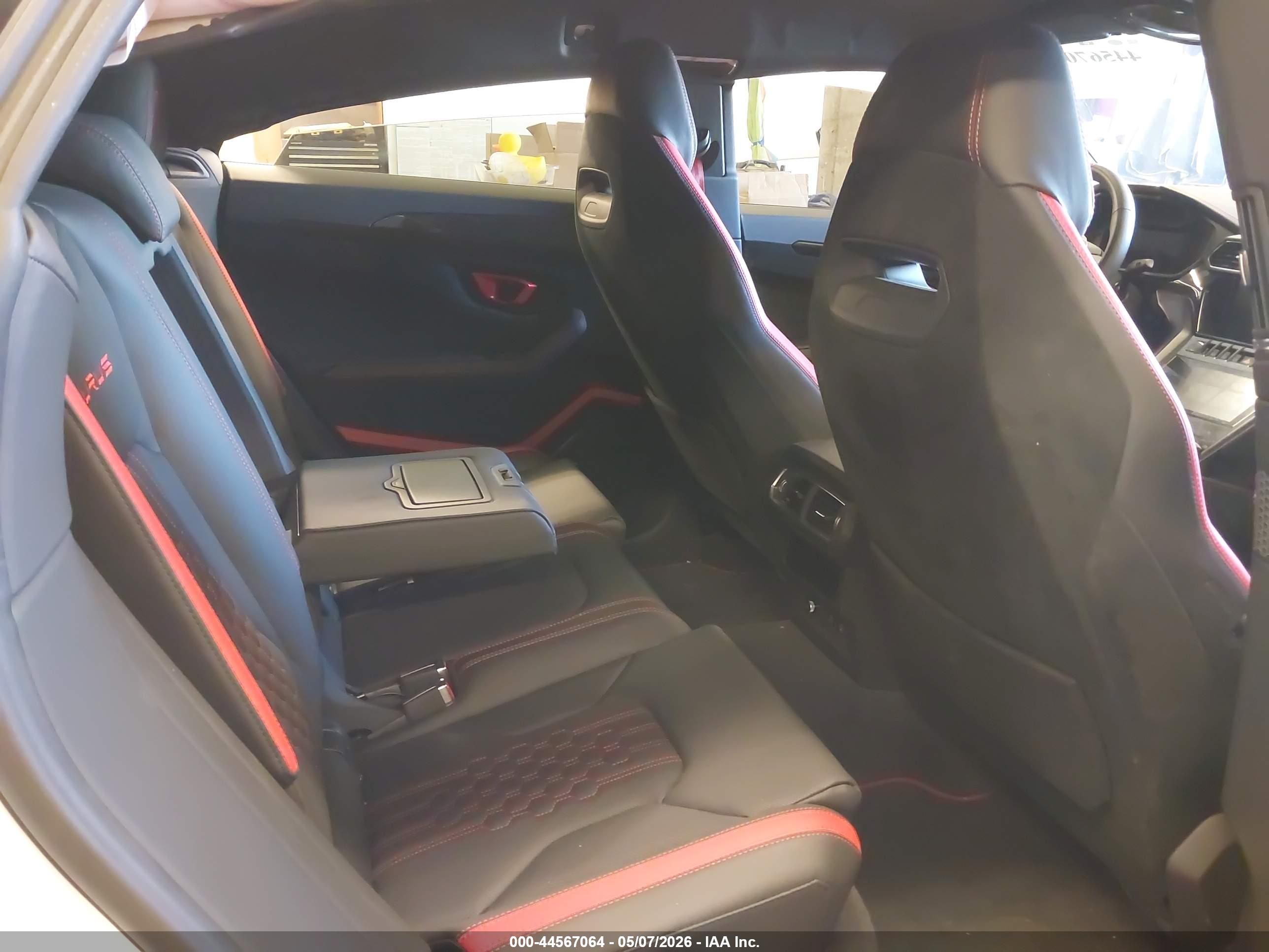 LAMBORGHINI URUS image 8