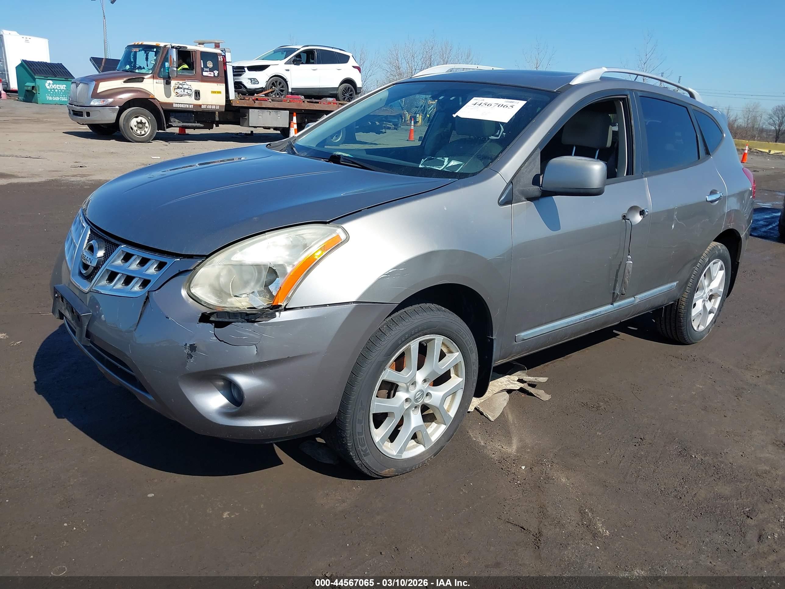 NISSAN ROGUE image 2