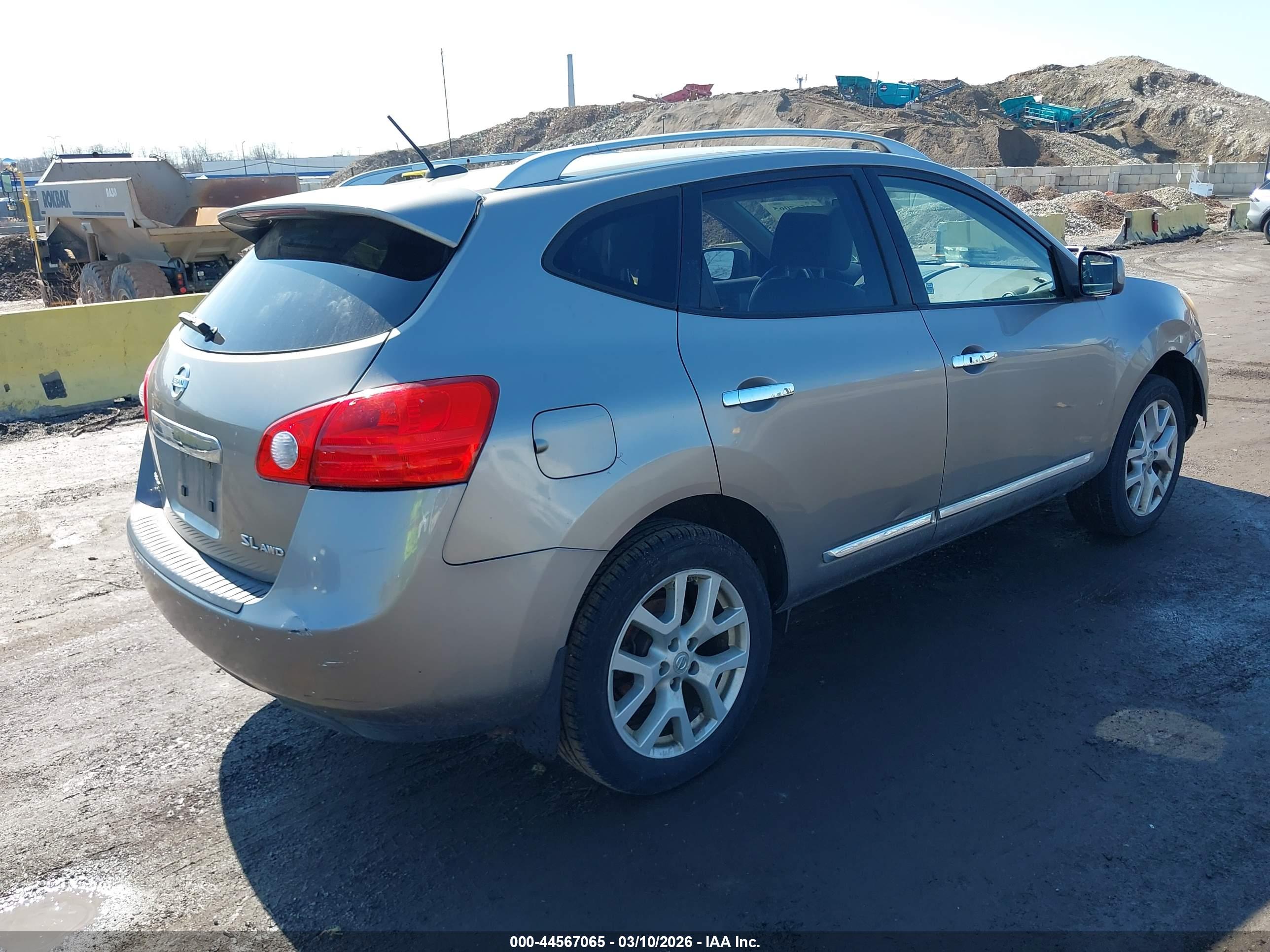 NISSAN ROGUE image 4