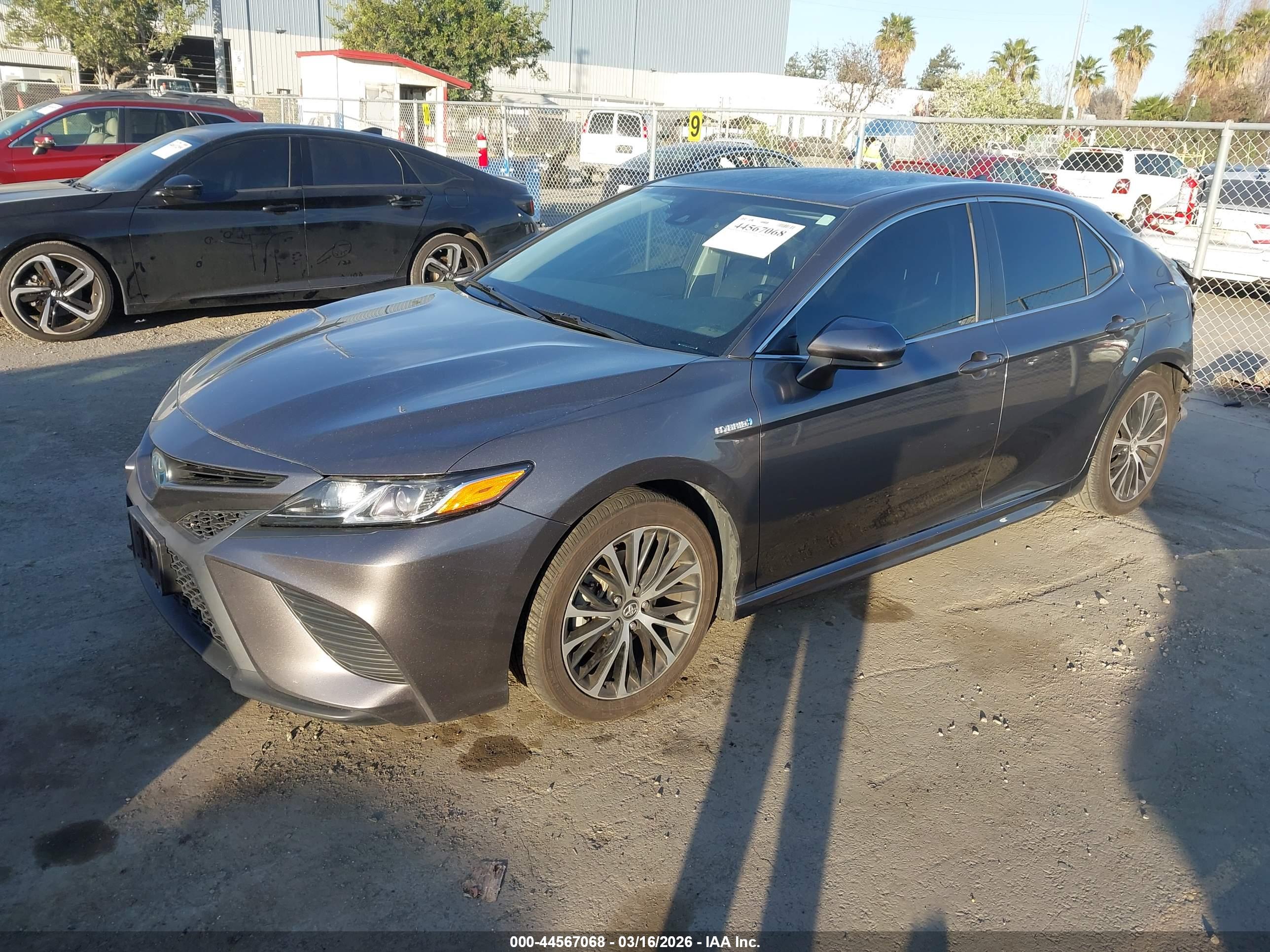 TOYOTA CAMRY image 2