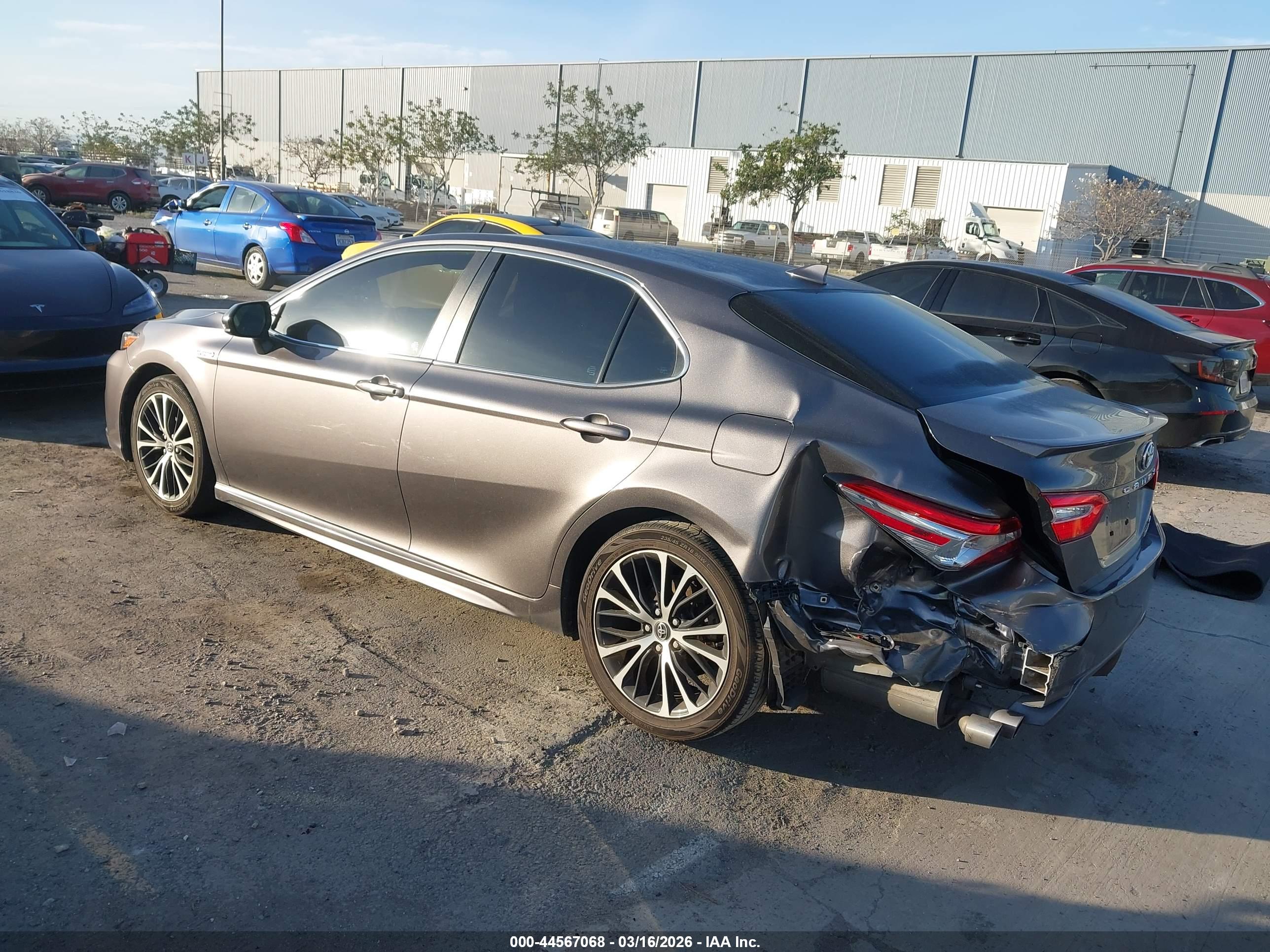 TOYOTA CAMRY image 3