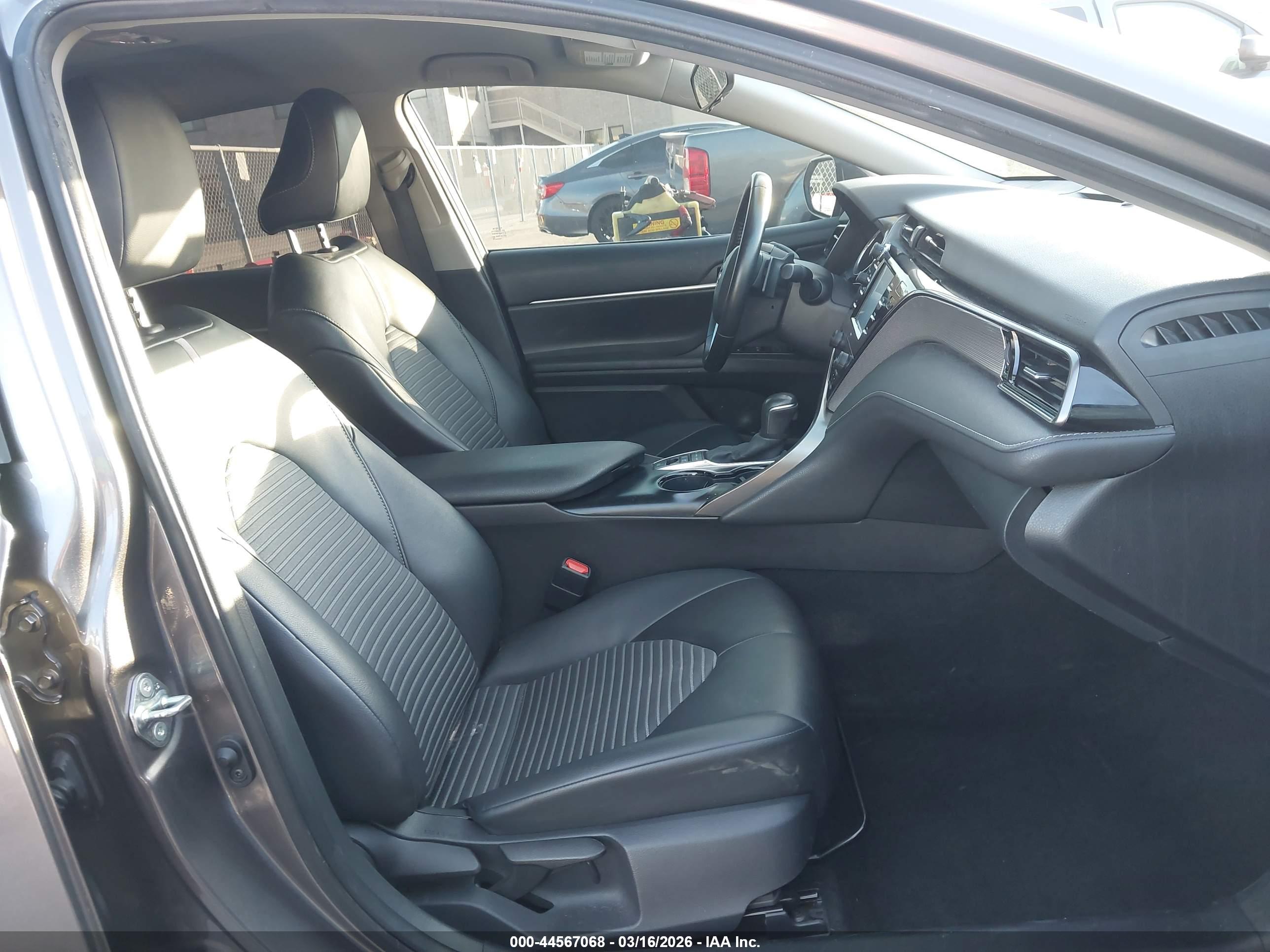 TOYOTA CAMRY image 5