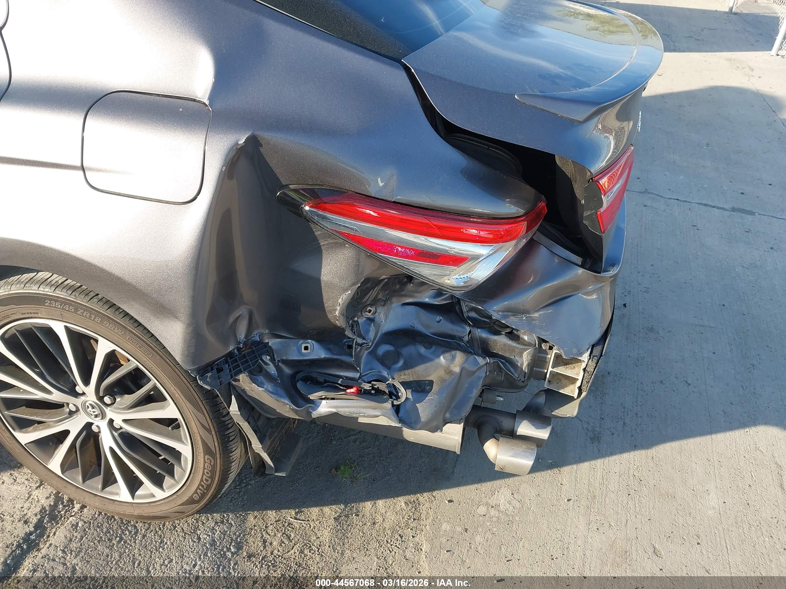 TOYOTA CAMRY image 6
