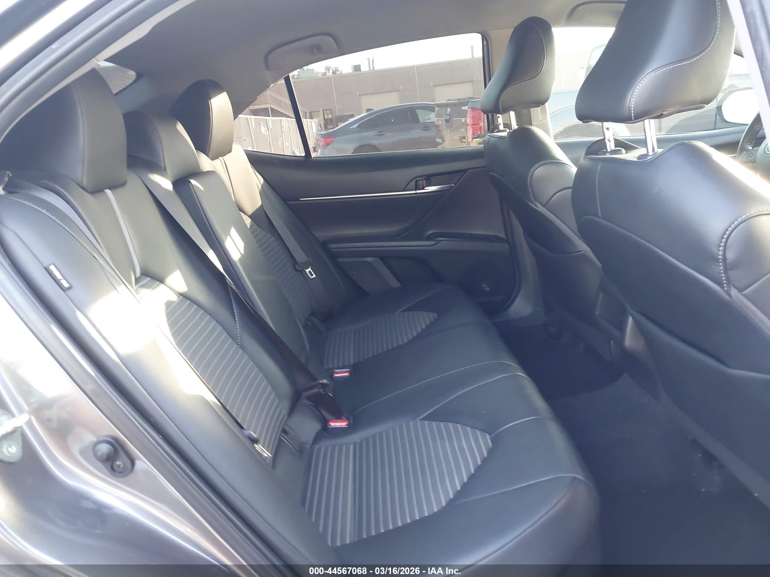 TOYOTA CAMRY image 8