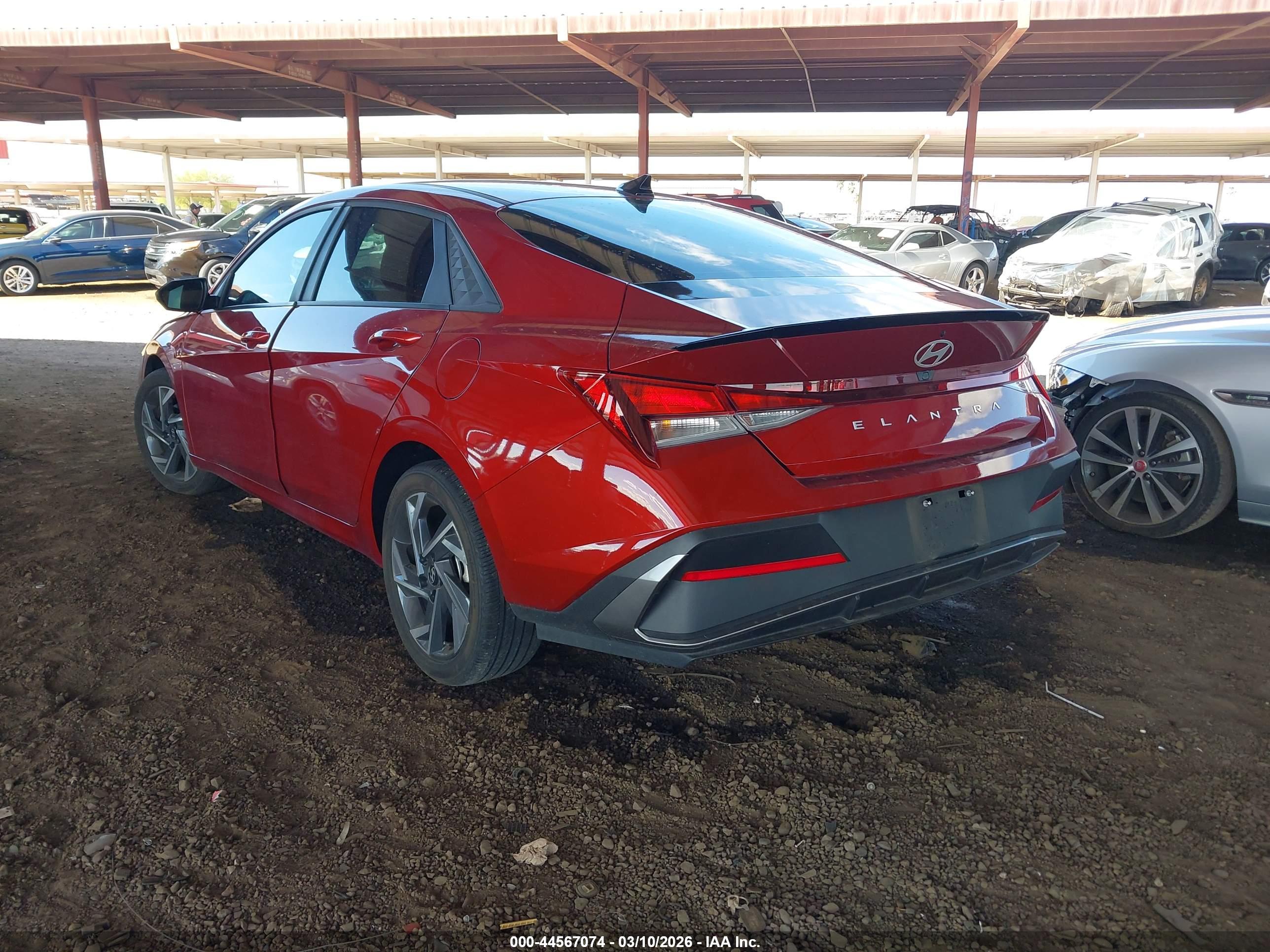 HYUNDAI ELANTRA image 3