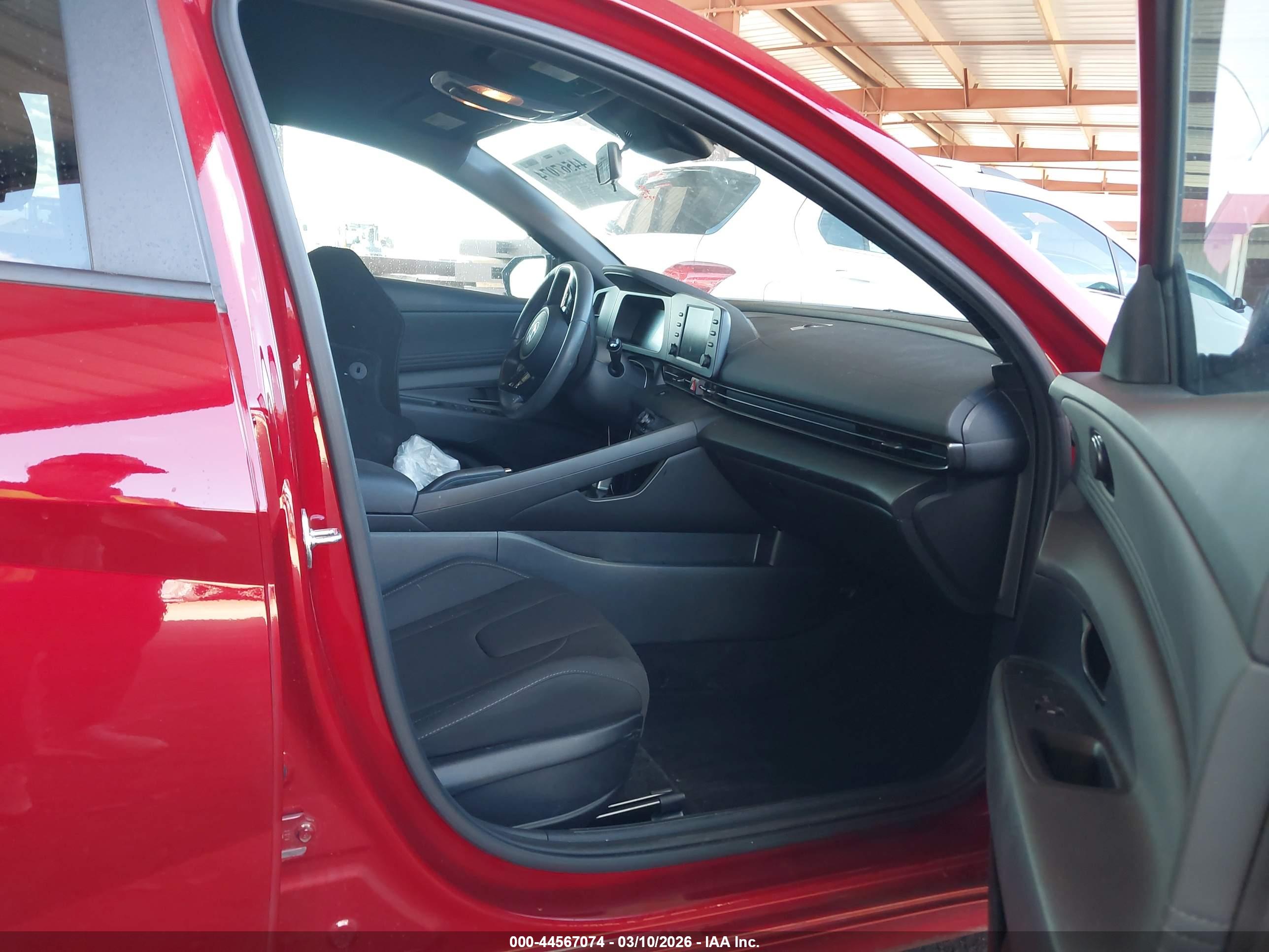 HYUNDAI ELANTRA image 5