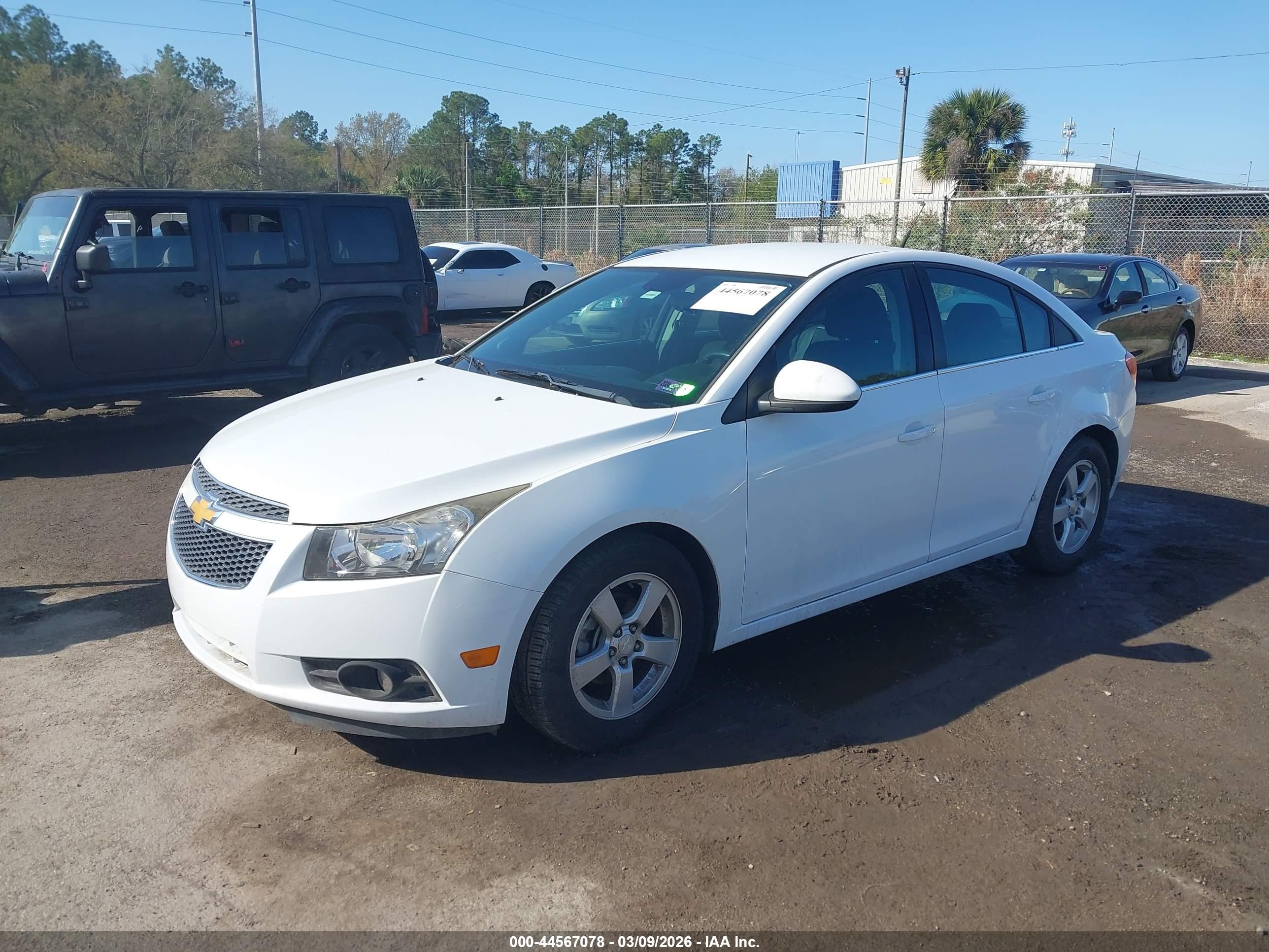 CHEVROLET CRUZE image 2