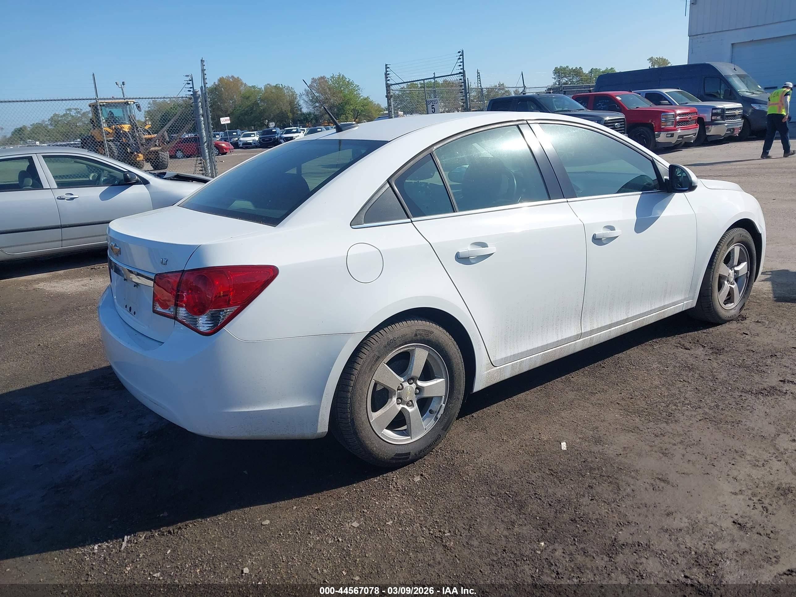 CHEVROLET CRUZE image 4