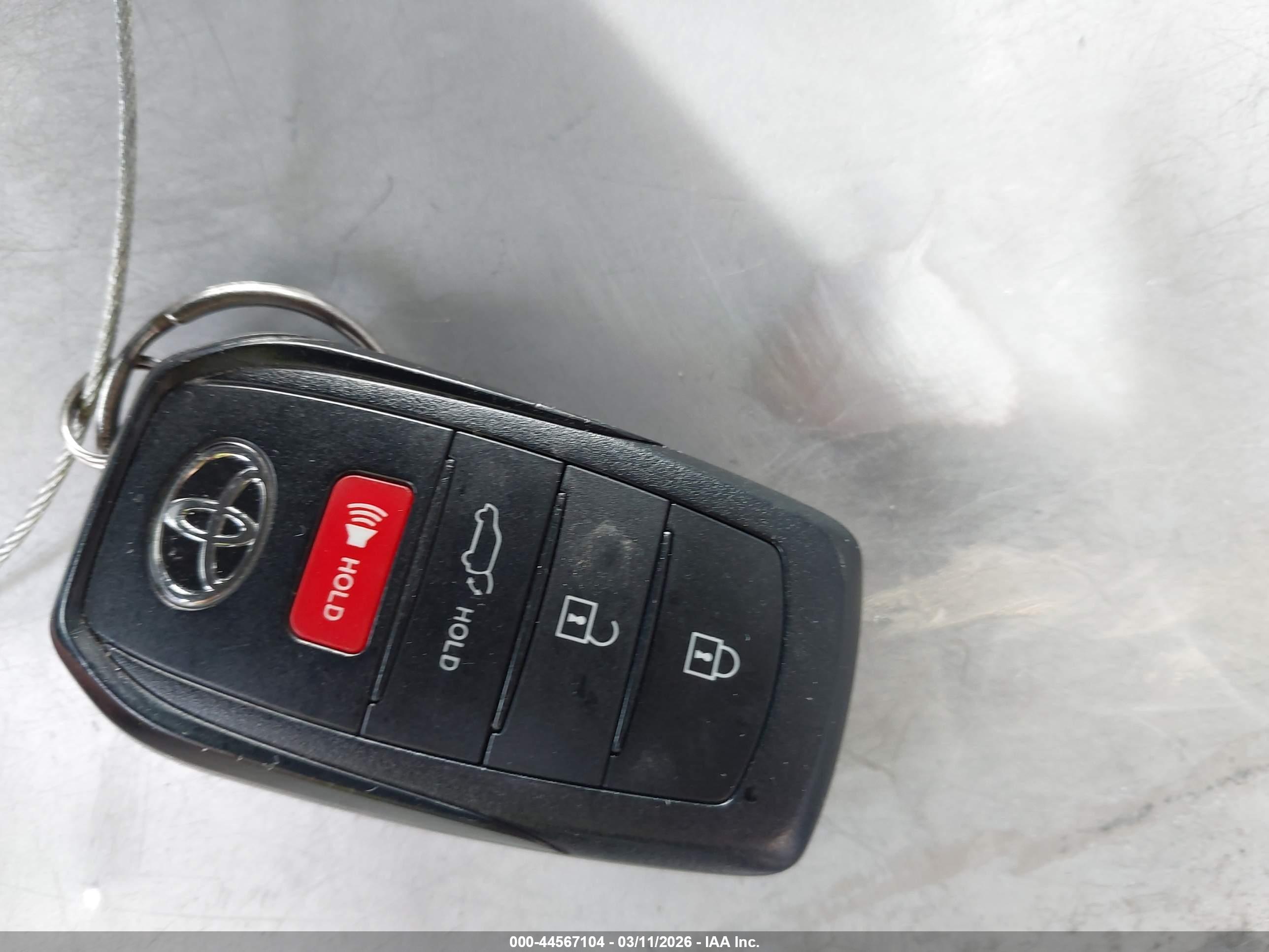 TOYOTA PRIUS image 11