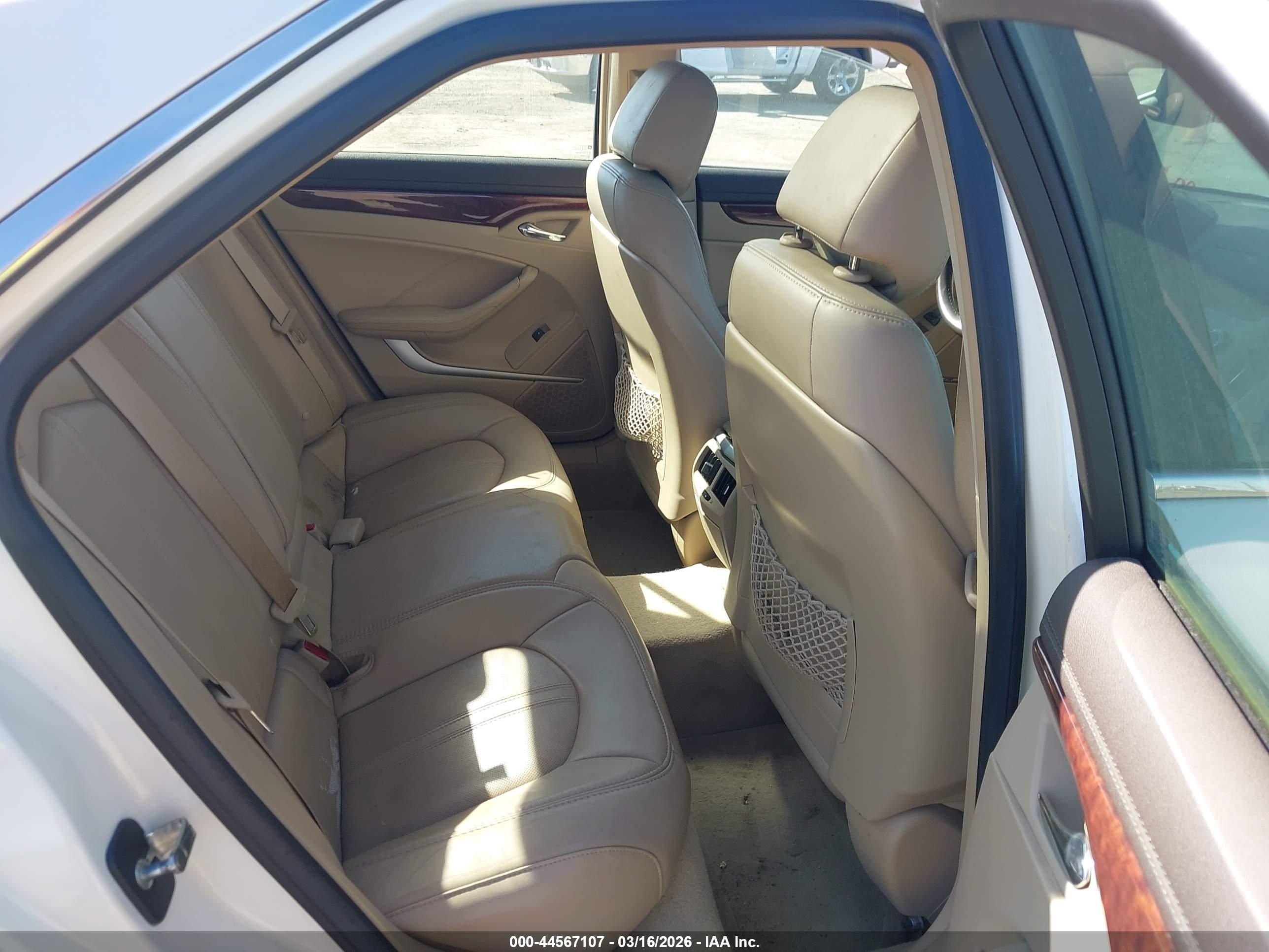 CADILLAC CTS image 8