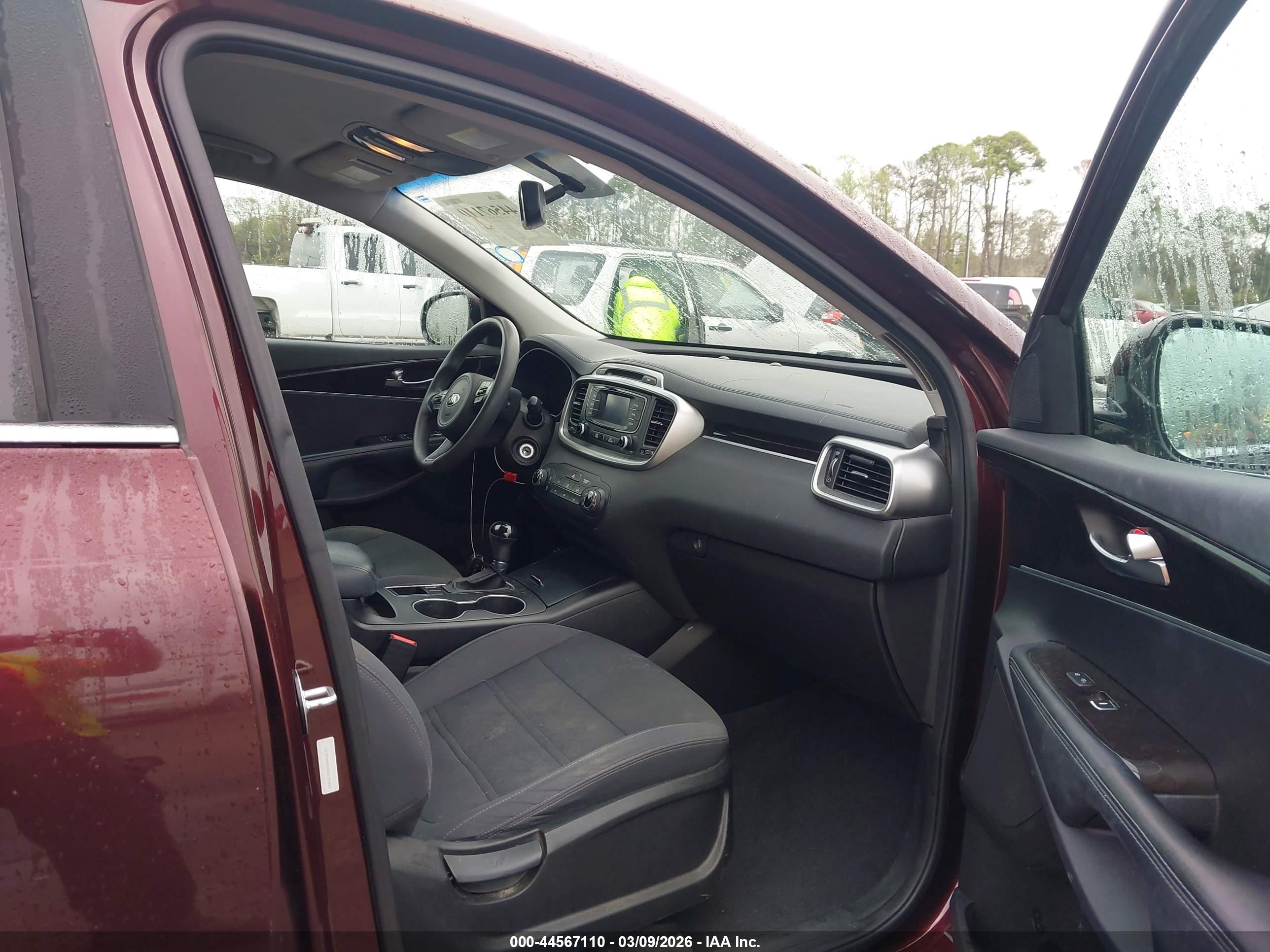 KIA SORENTO image 5
