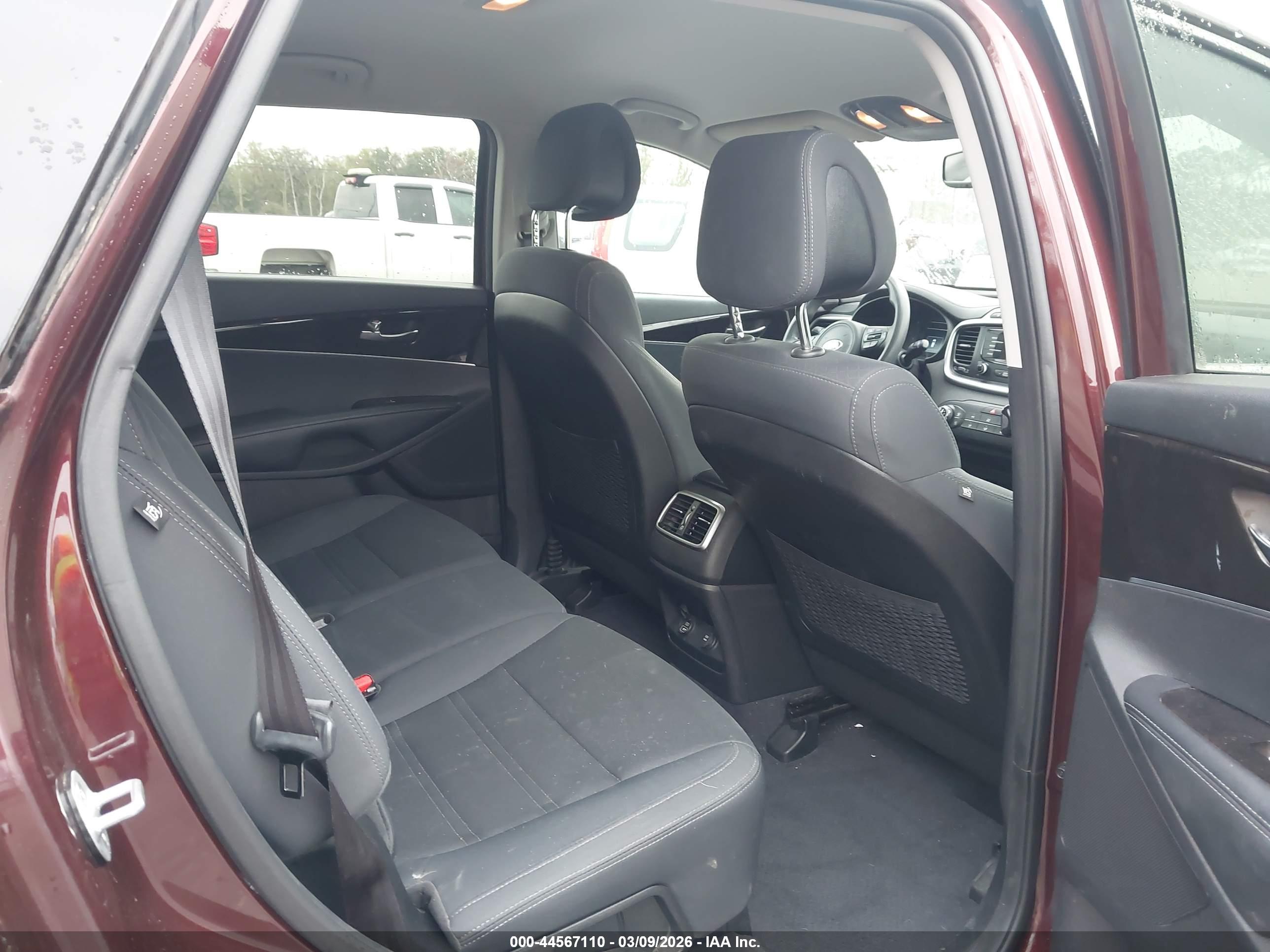 KIA SORENTO image 8