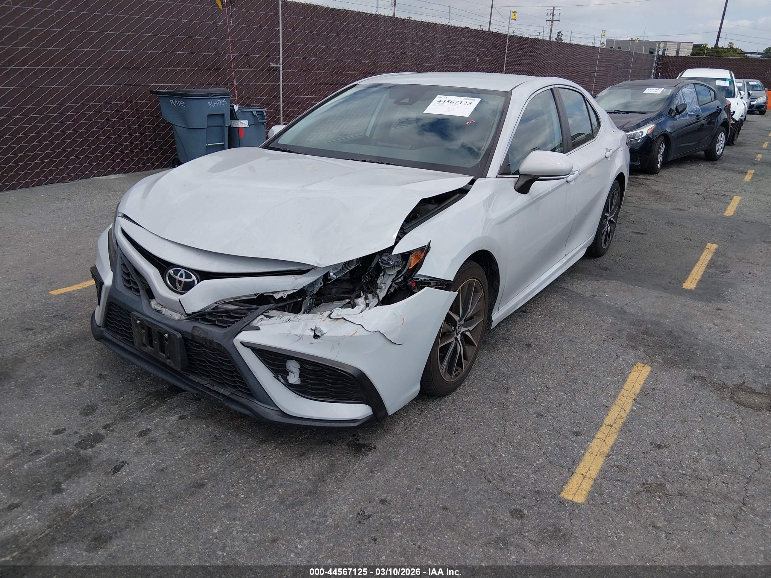 TOYOTA CAMRY image 2