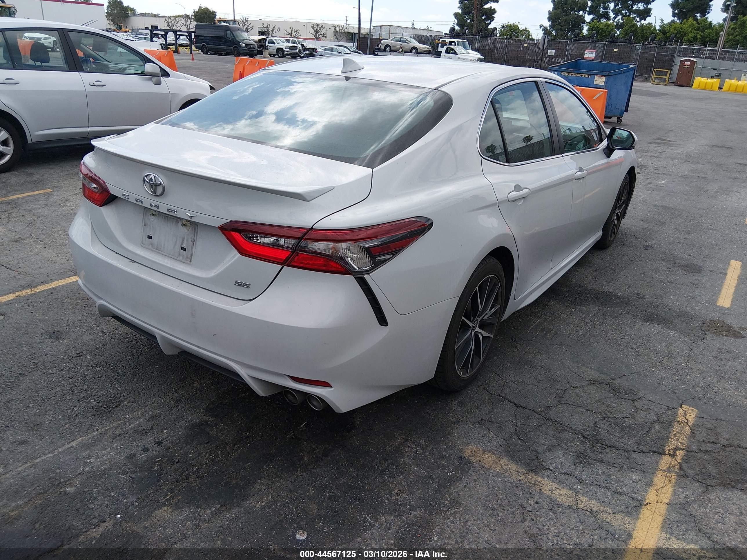 TOYOTA CAMRY image 4