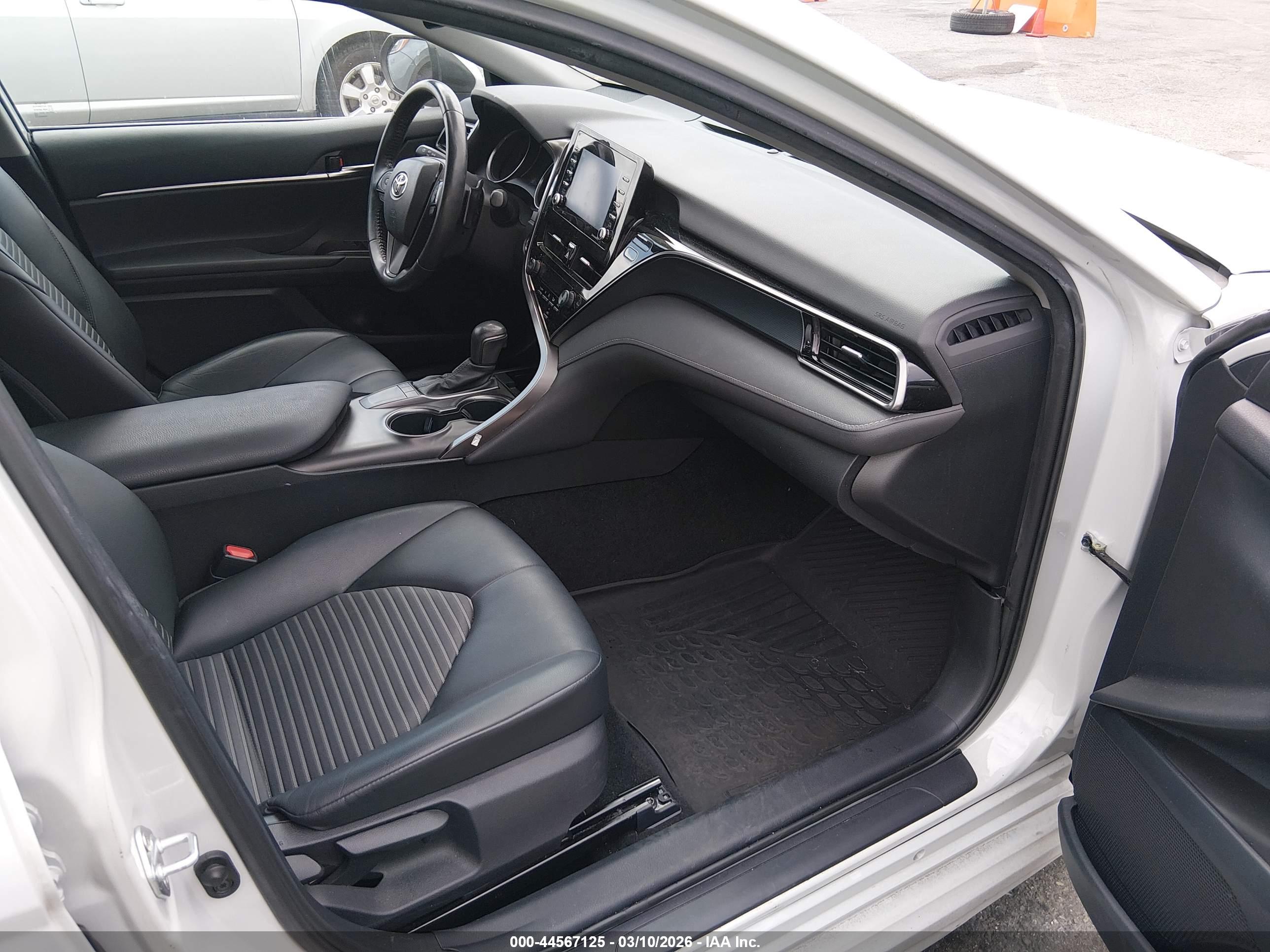 TOYOTA CAMRY image 5