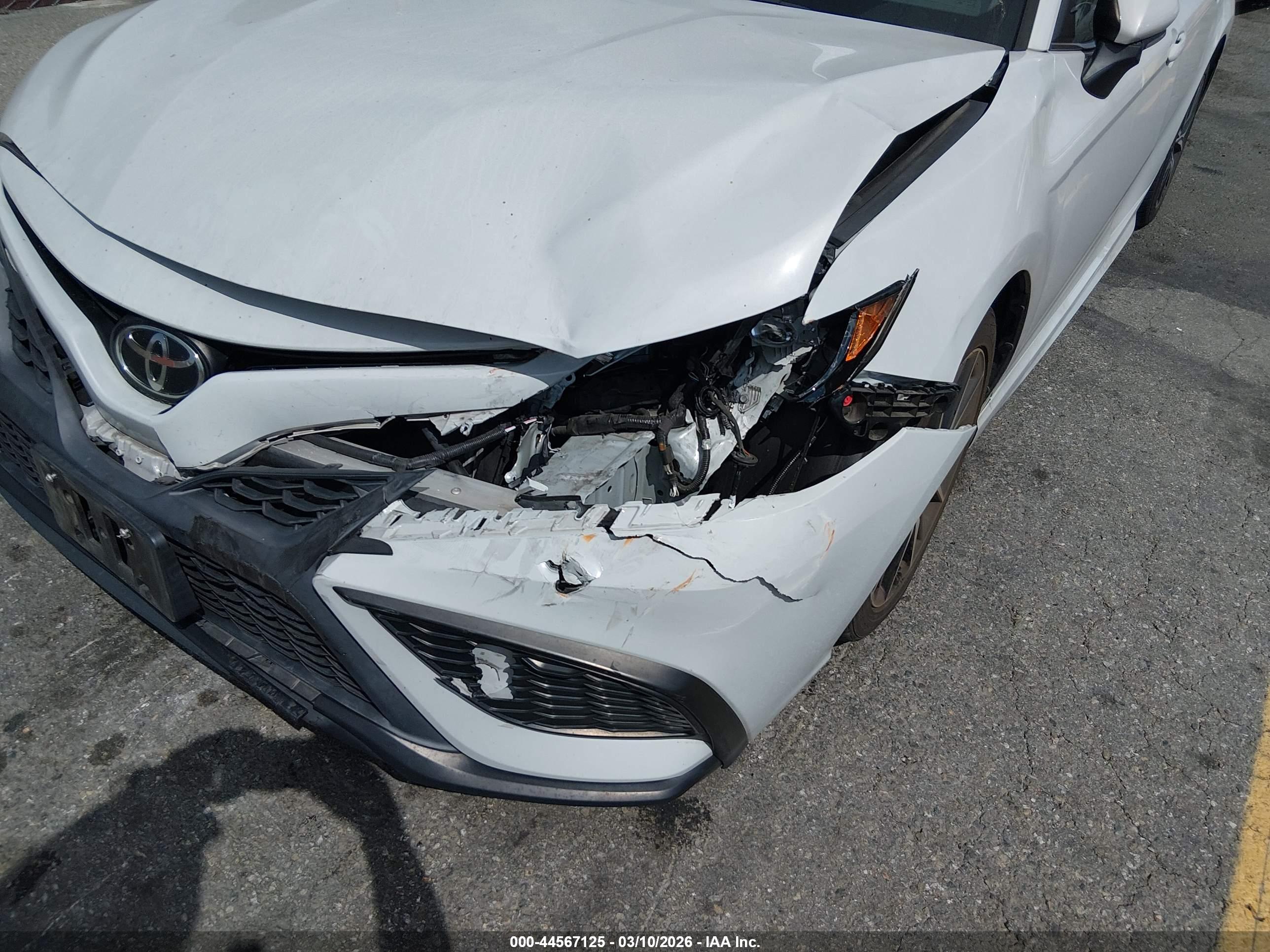 TOYOTA CAMRY image 6