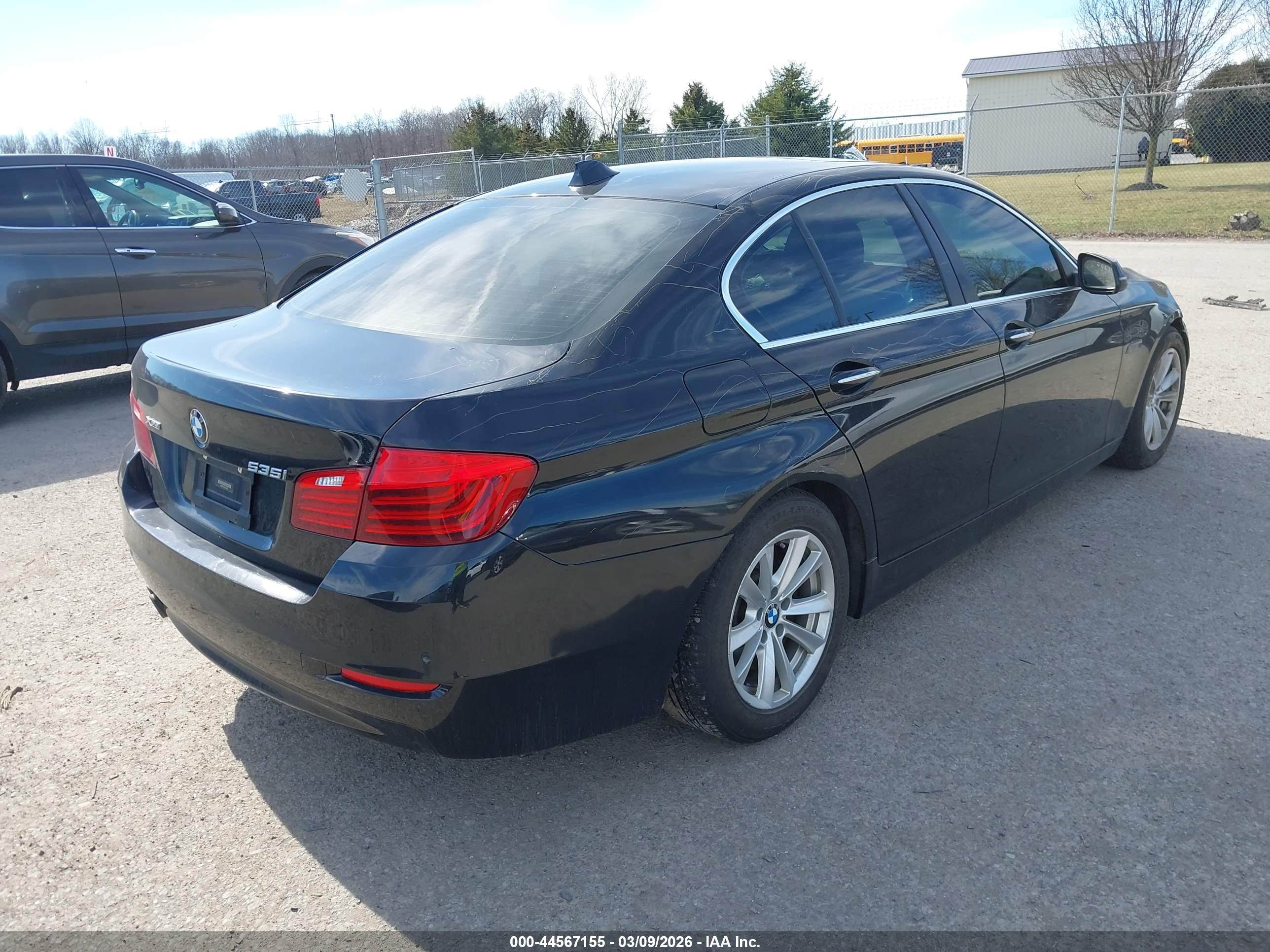 BMW 528I image 4