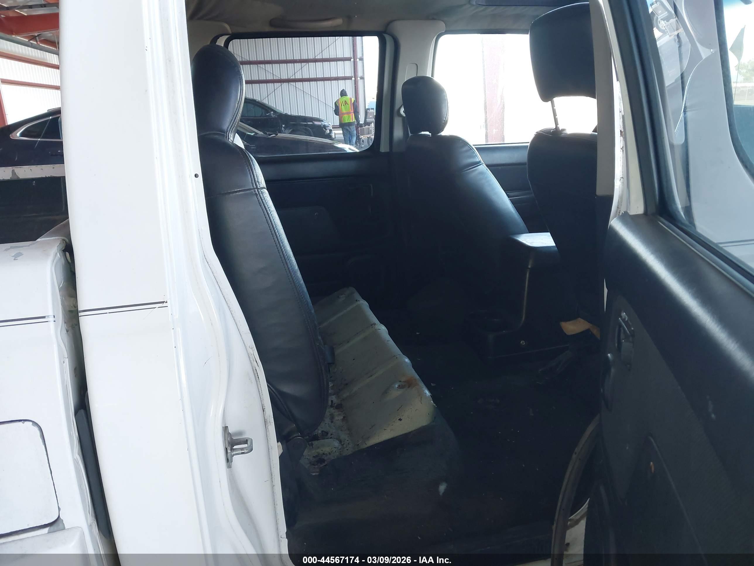 NISSAN FRONTIER image 8