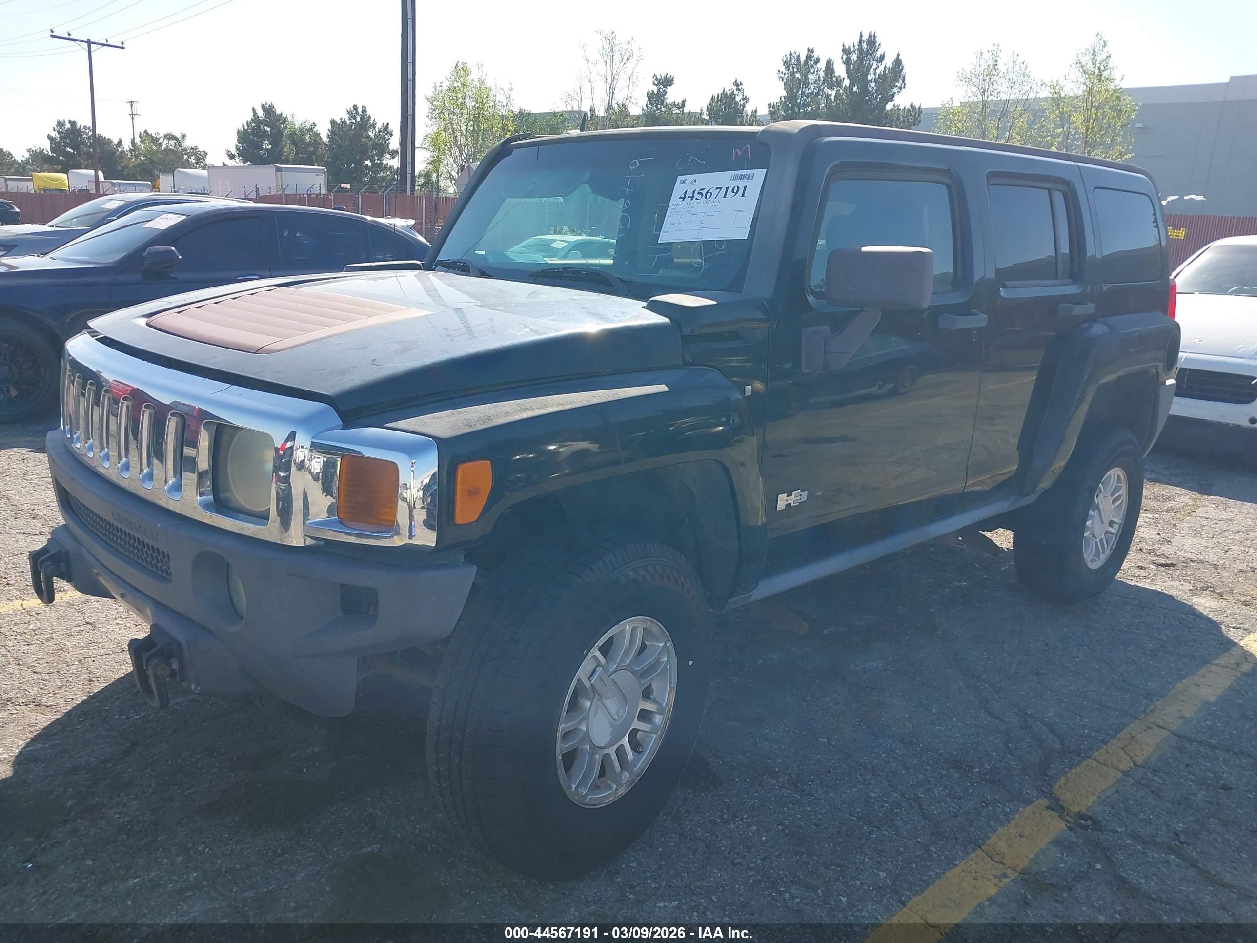 HUMMER H3 image 2