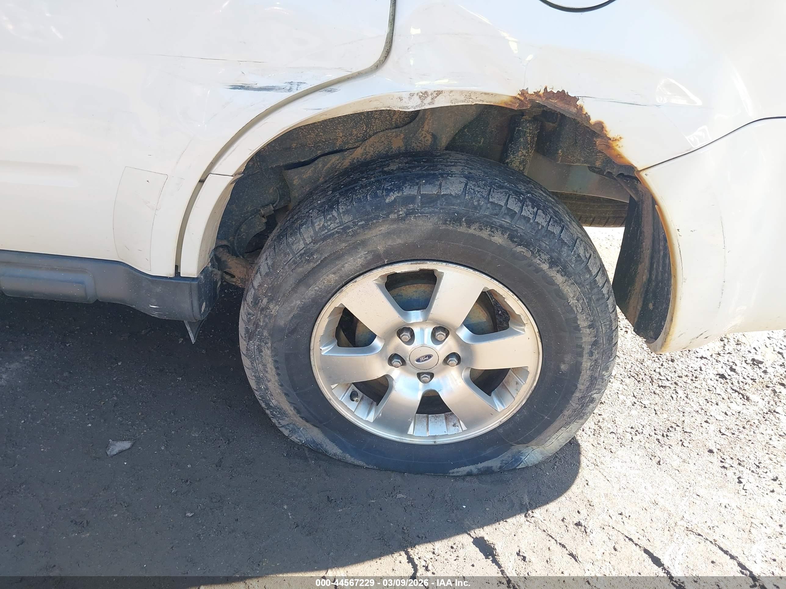 FORD ESCAPE image 6