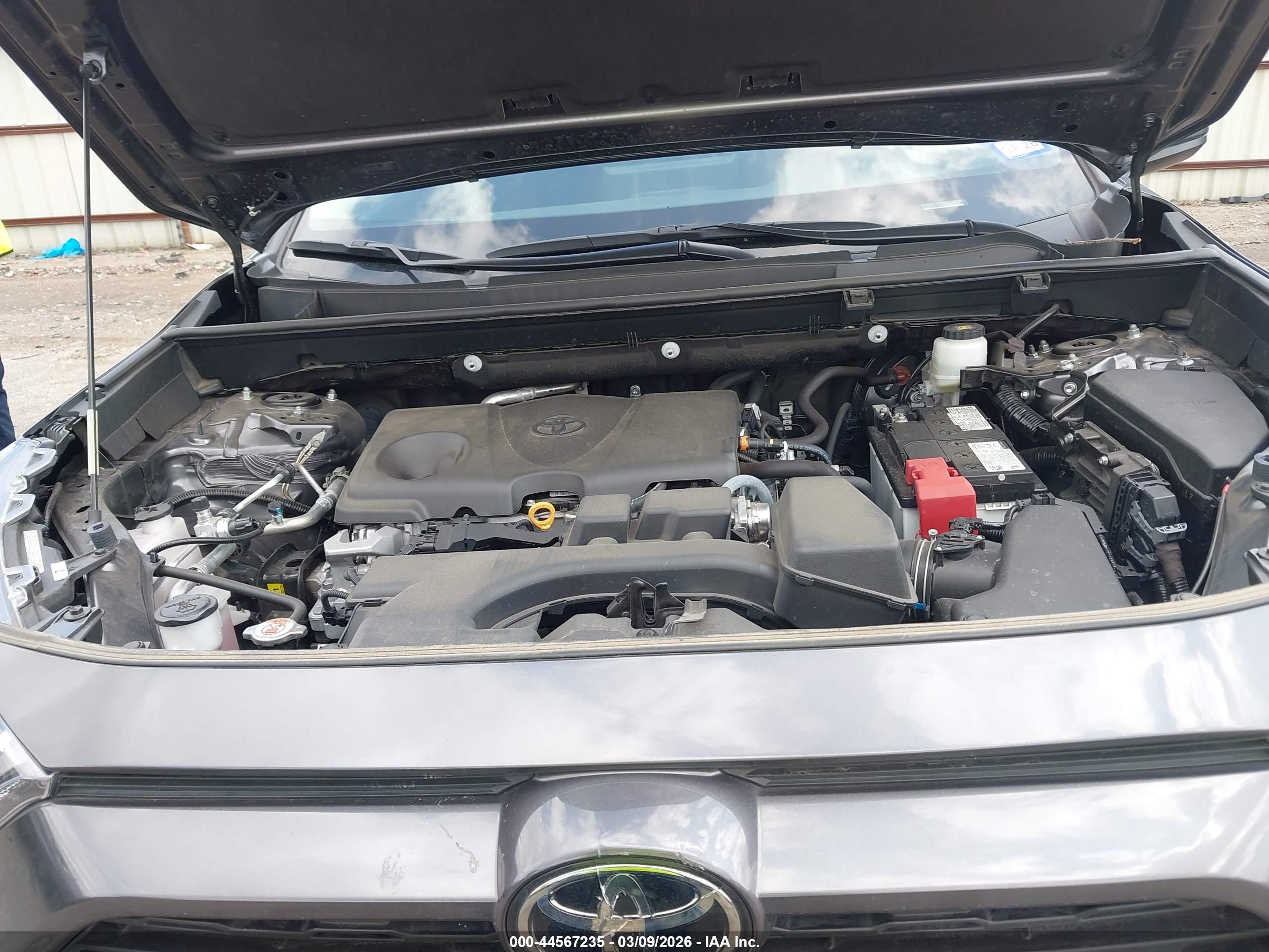 TOYOTA RAV4 image 10