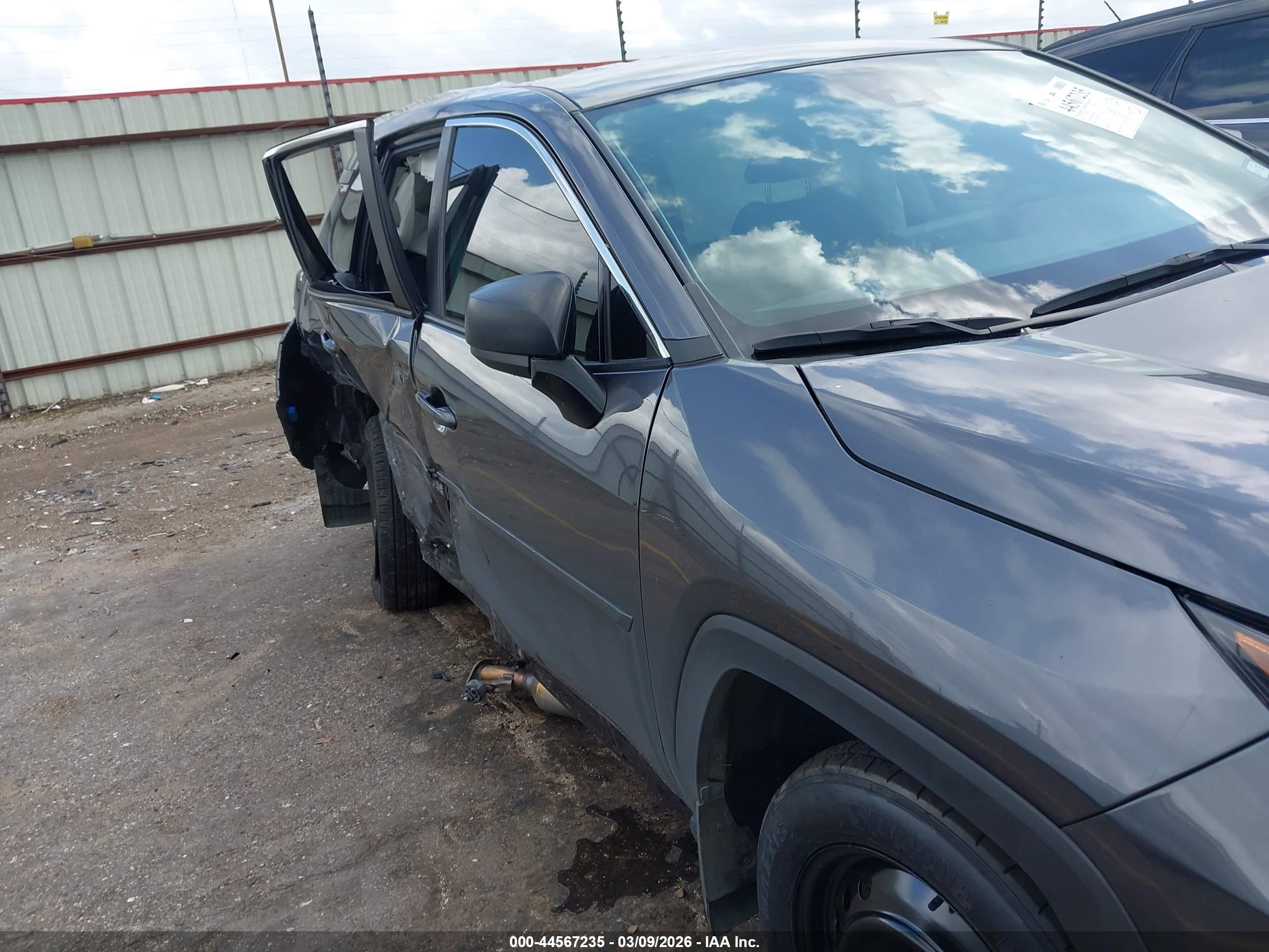 TOYOTA RAV4 image 6
