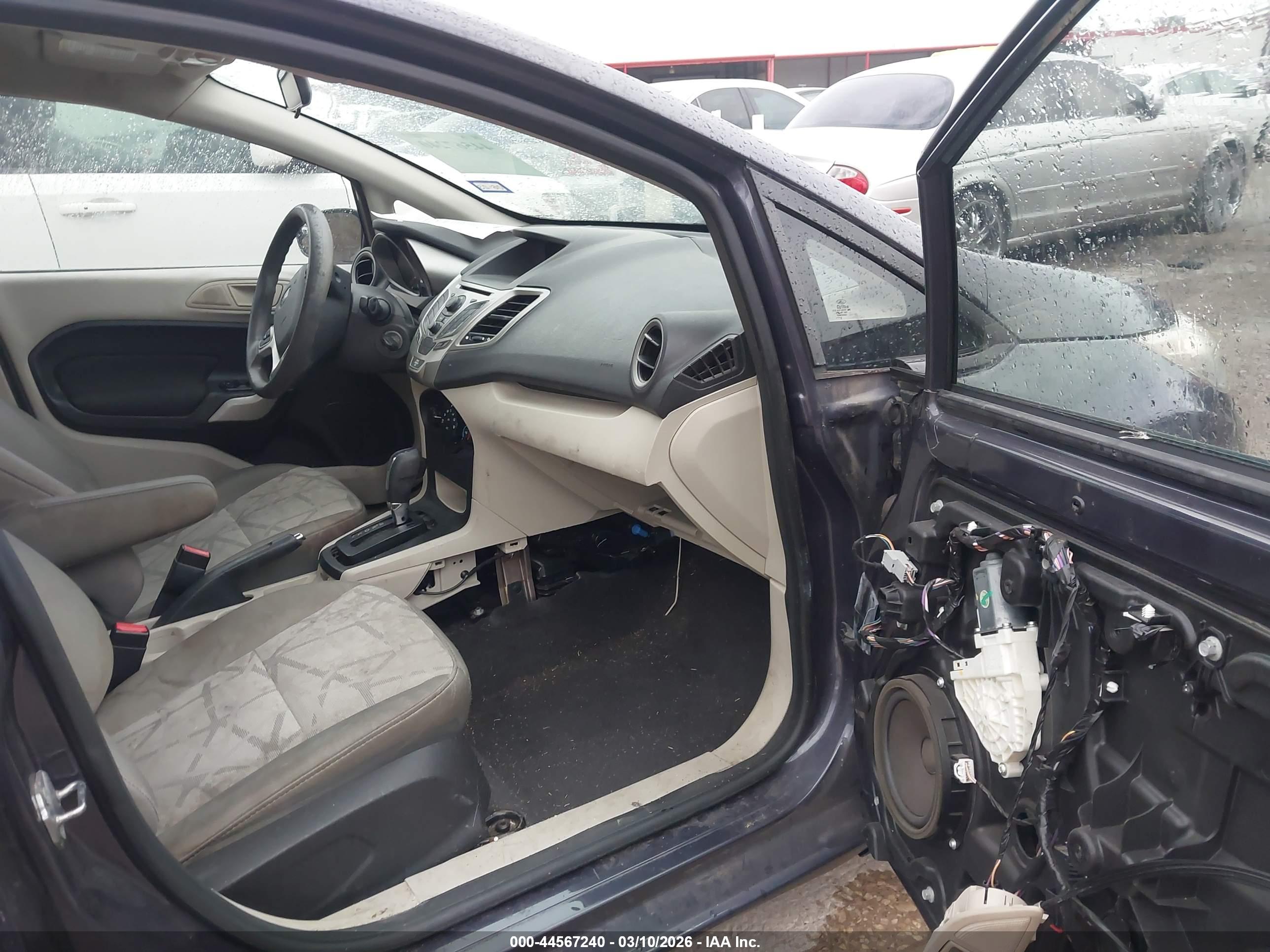 FORD FIESTA image 5